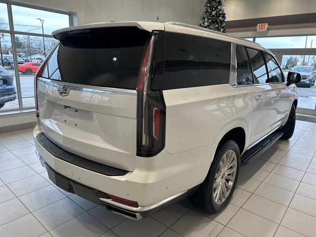 2023 Cadillac Escalade ESV Premium Luxury photo 4
