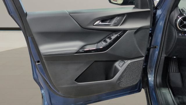 2027 Chevrolet Equinox LT - Photo 7