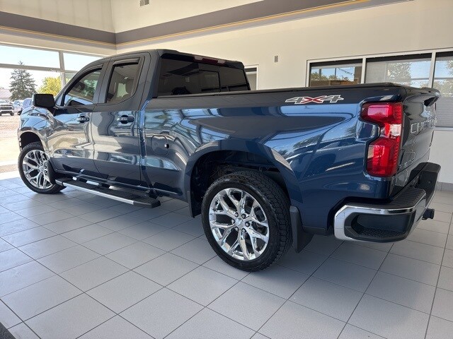 2020 Chevrolet Silverado 1500 LT photo 3