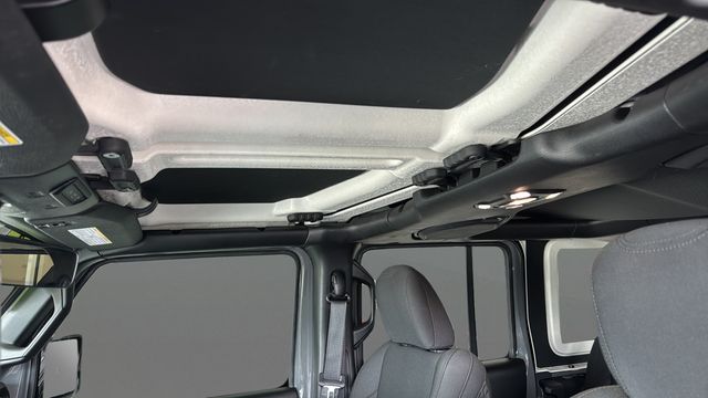 2023 Jeep Wrangler 4-Door Sport Altitude - Photo 15