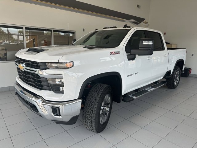 2026 Chevrolet Silverado 2500HD LT photo 2