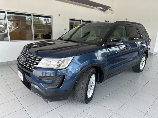 2016 Ford Explorer Base photo 3