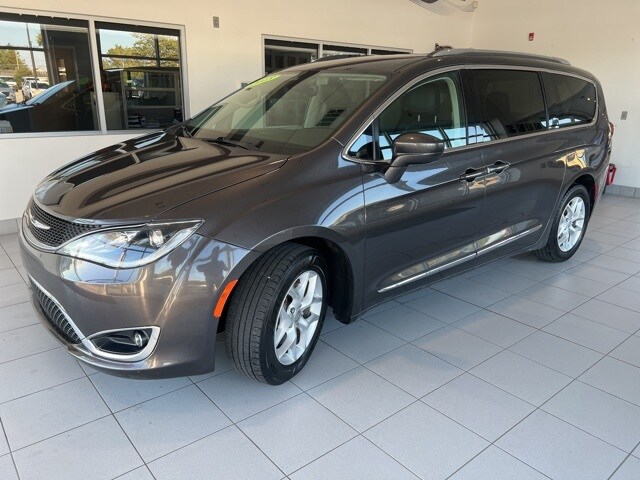 2018 Chrysler Pacifica Touring L photo 3
