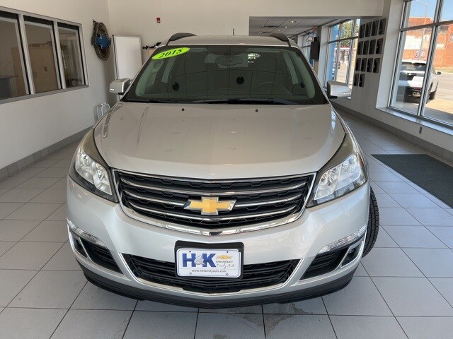 2015 Chevrolet Traverse 1LT photo 2
