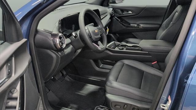 2027 Chevrolet Equinox LT - Photo 8