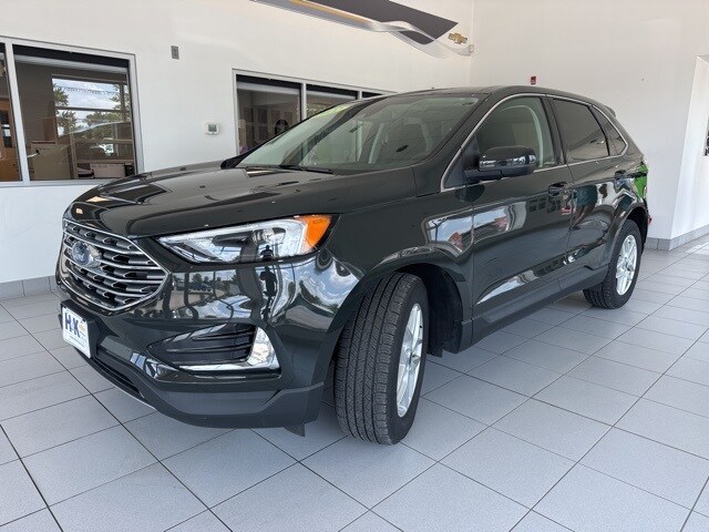 2022 Ford Edge Titanium photo 3