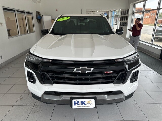2023 Chevrolet Colorado Z71 photo 2