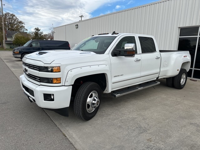 2018 Chevrolet Silverado 3500HD LTZ photo 3