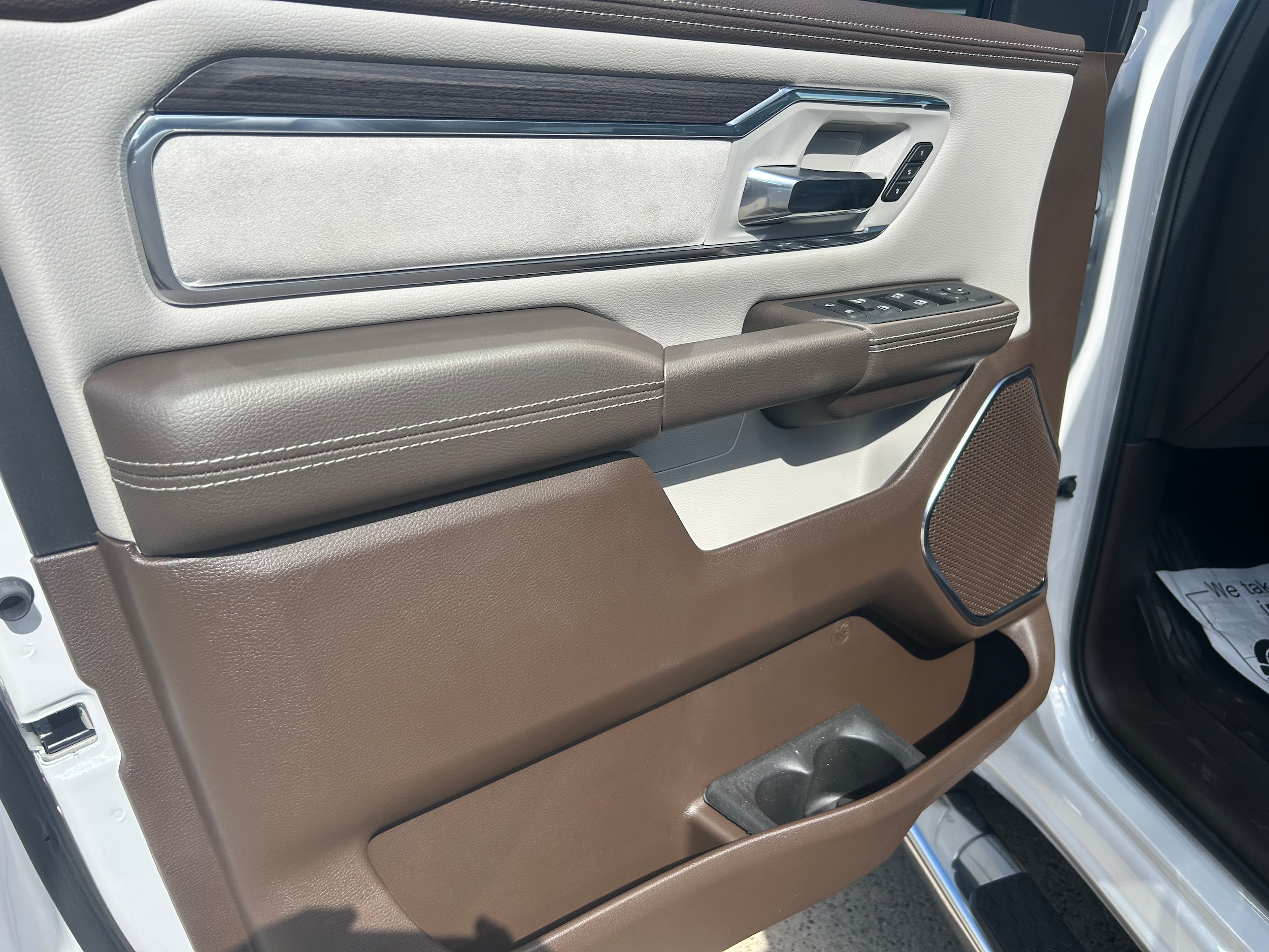 2026 Ram 1500 LARAMIE CREW CAB 4X4 5'7 BOX - Ivory White Tri-Coat Pearl-Coat  Paint exterior view 8