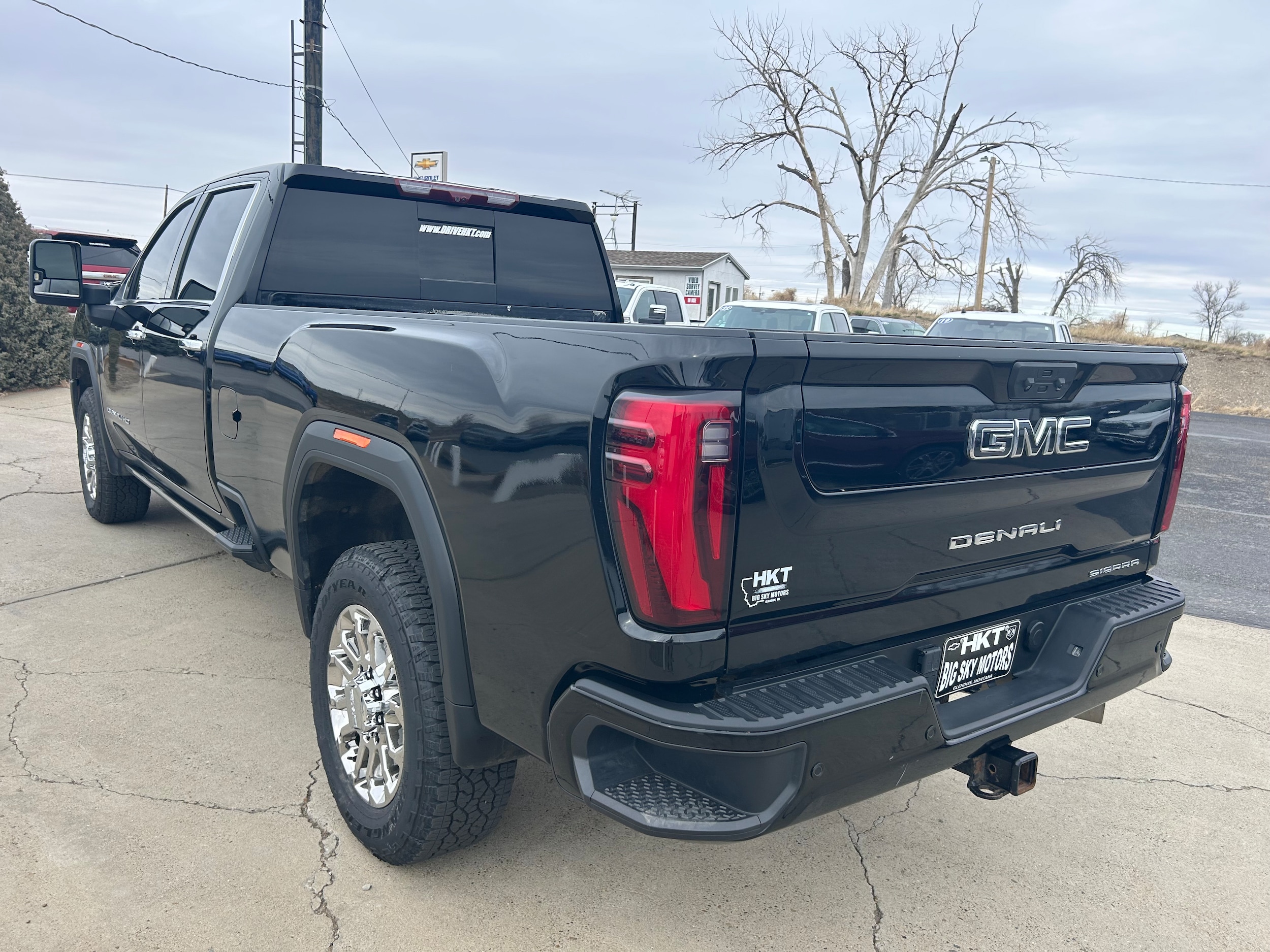 2024 GMC Sierra 3500HD Denali Ultimate - Onyx Black exterior view 4