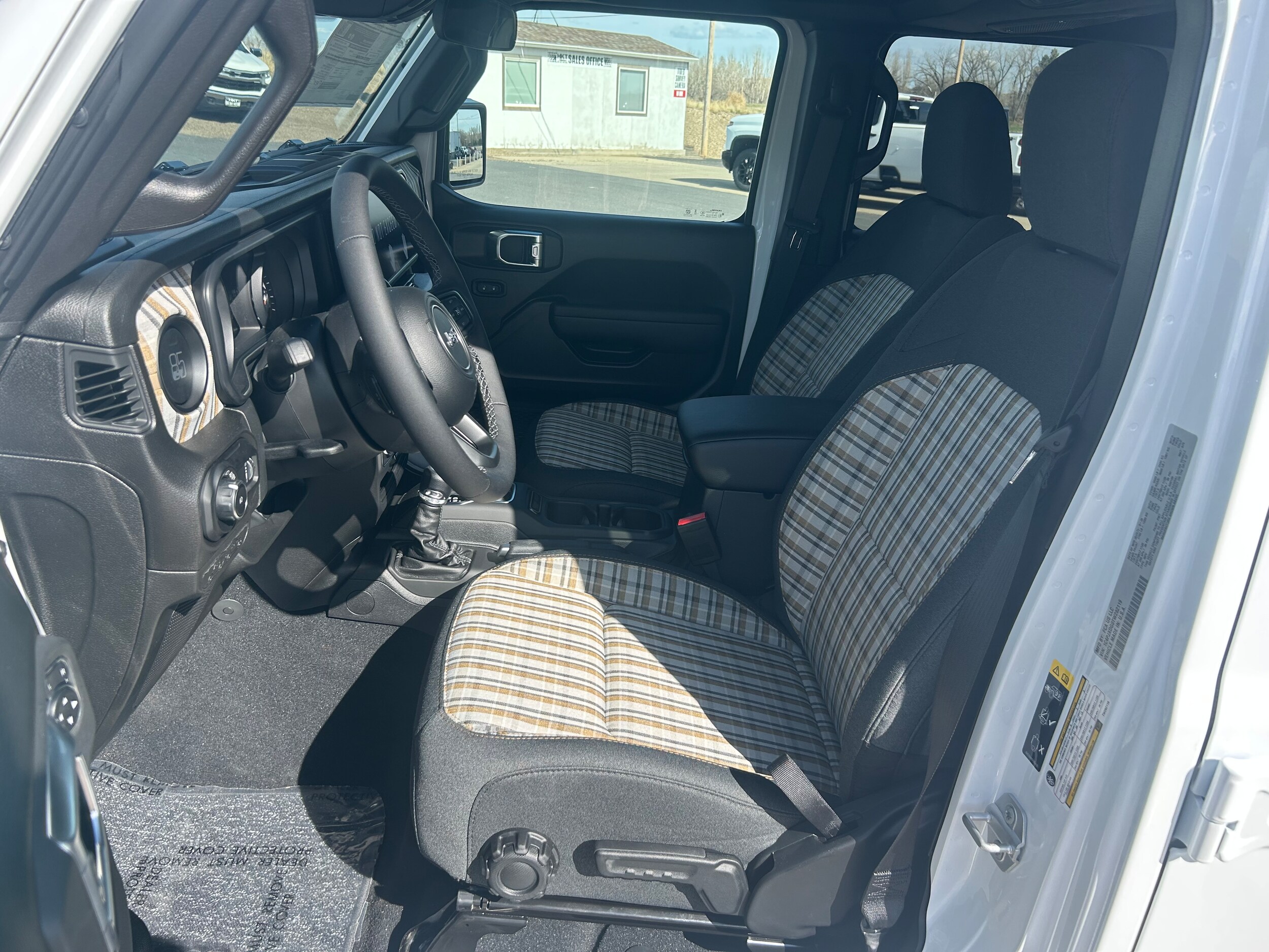 2026 Jeep Wrangler 4-DOOR 85TH ANNIVERSARY EDITION - Bright White Clear-Coat Paint exterior view 7