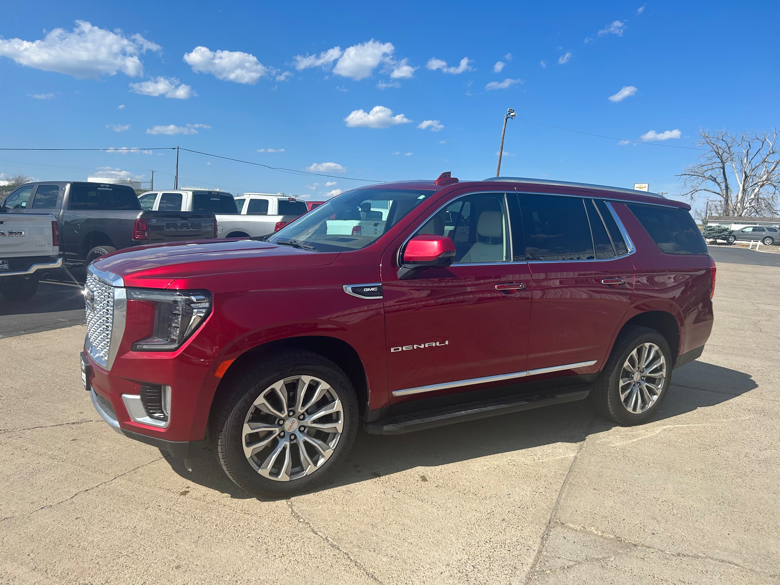 Used 2021 GMC Yukon Denali with VIN 1GKS2DKL5MR470872 for sale in Glendive, MT