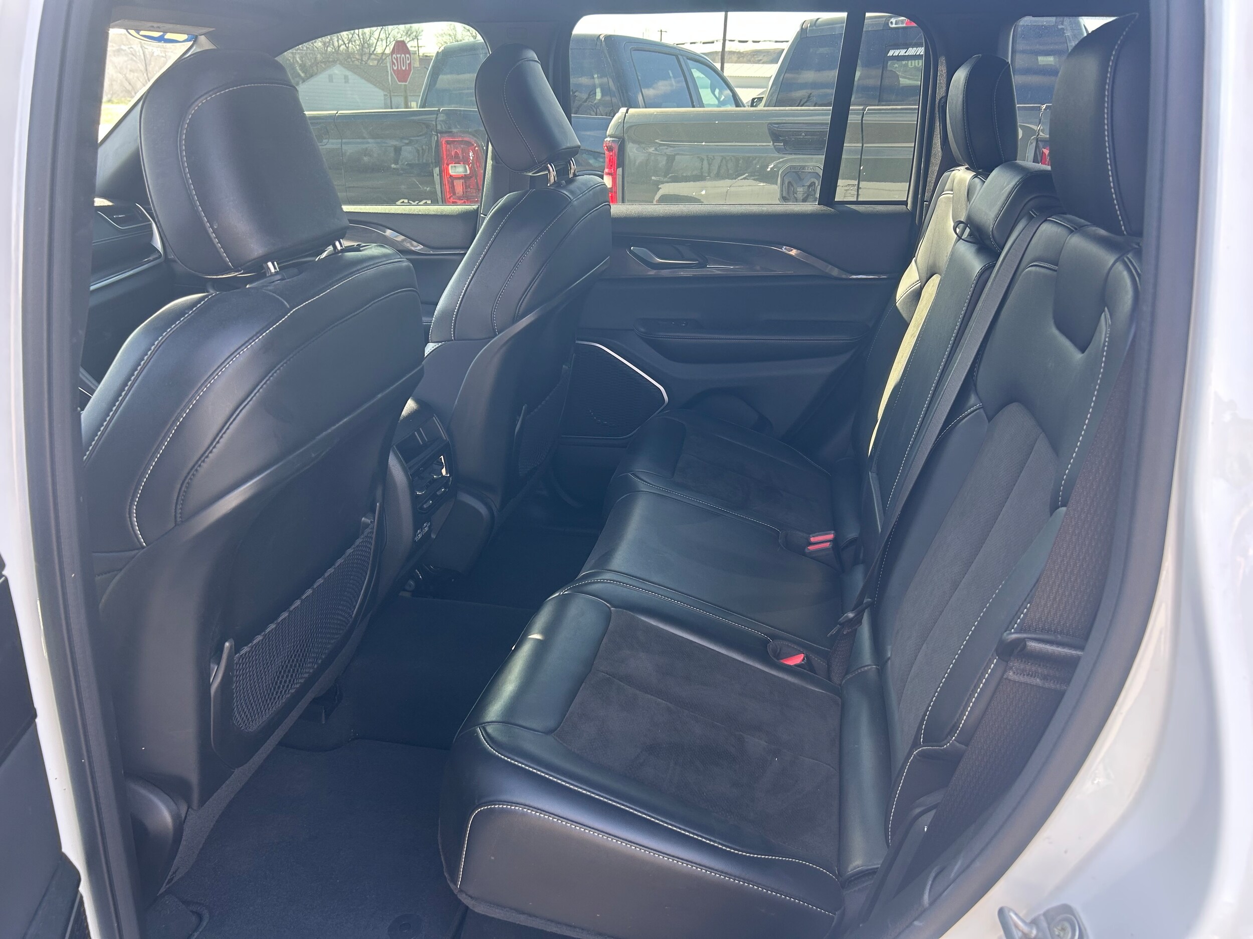2022 Jeep Grand Cherokee Altitude - Bright White Clearcoat exterior view 7