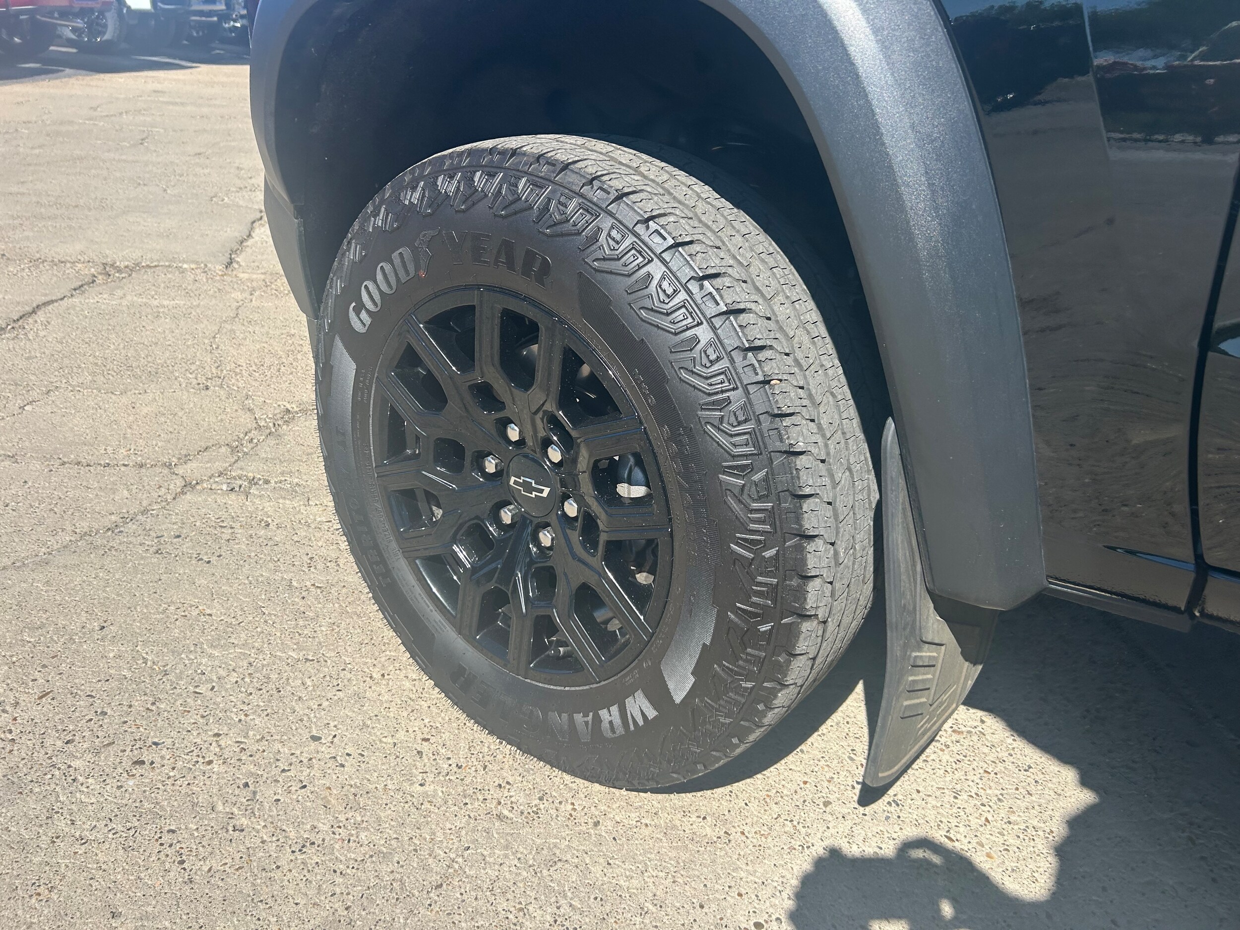 2024 Chevrolet Colorado 4WD Trail Boss - Black exterior view 7