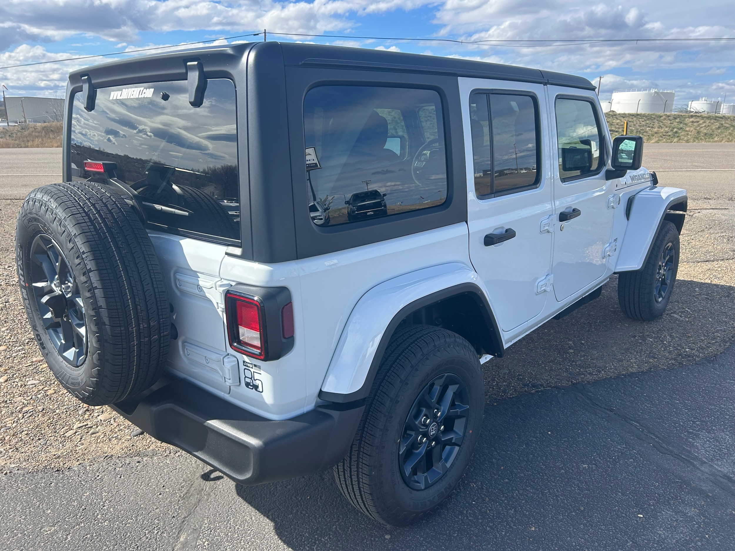 2026 Jeep Wrangler 4-DOOR 85TH ANNIVERSARY EDITION - Bright White Clear-Coat Paint exterior view 6