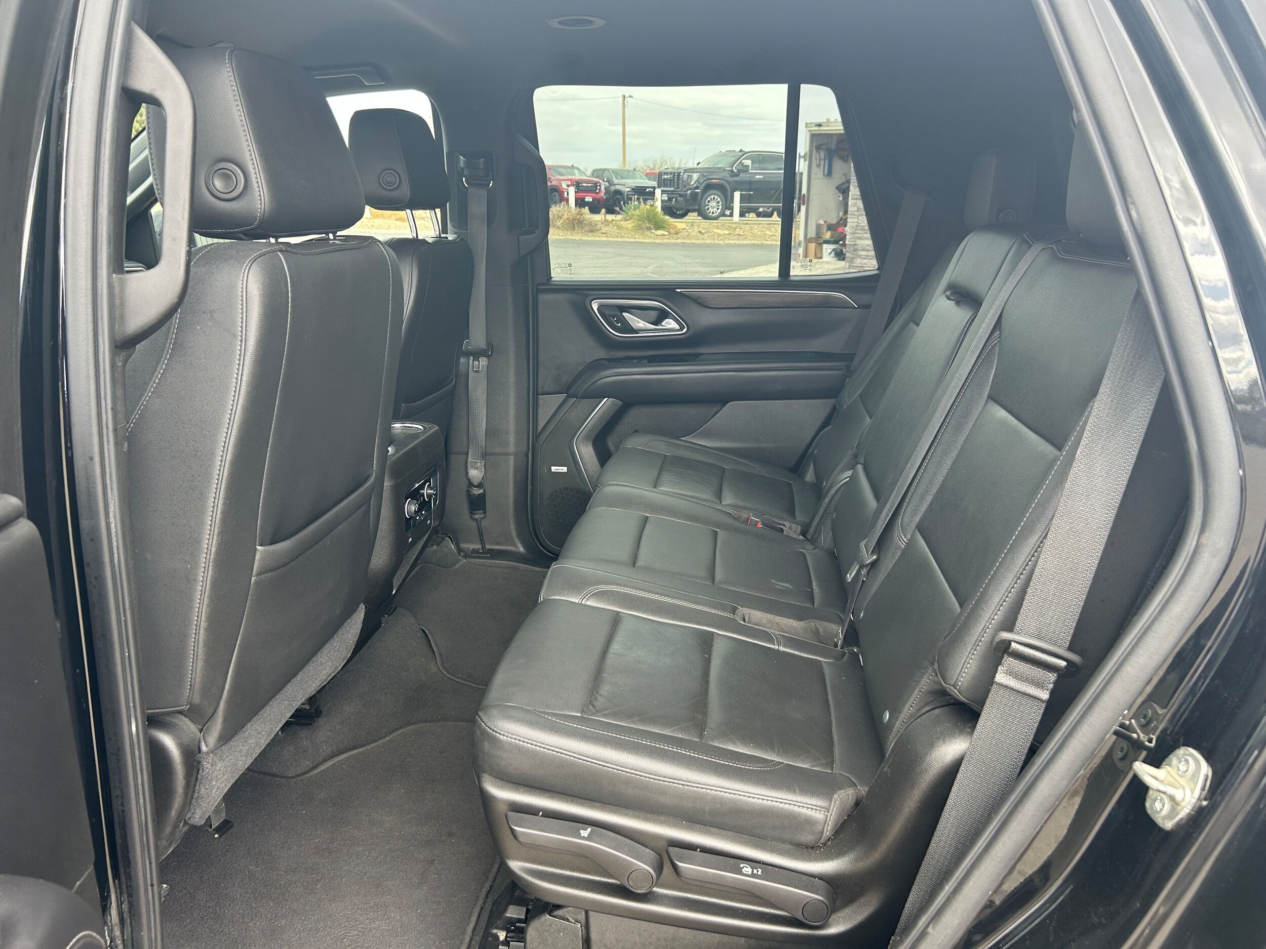 2021 Chevrolet Tahoe LT - Black exterior view 8