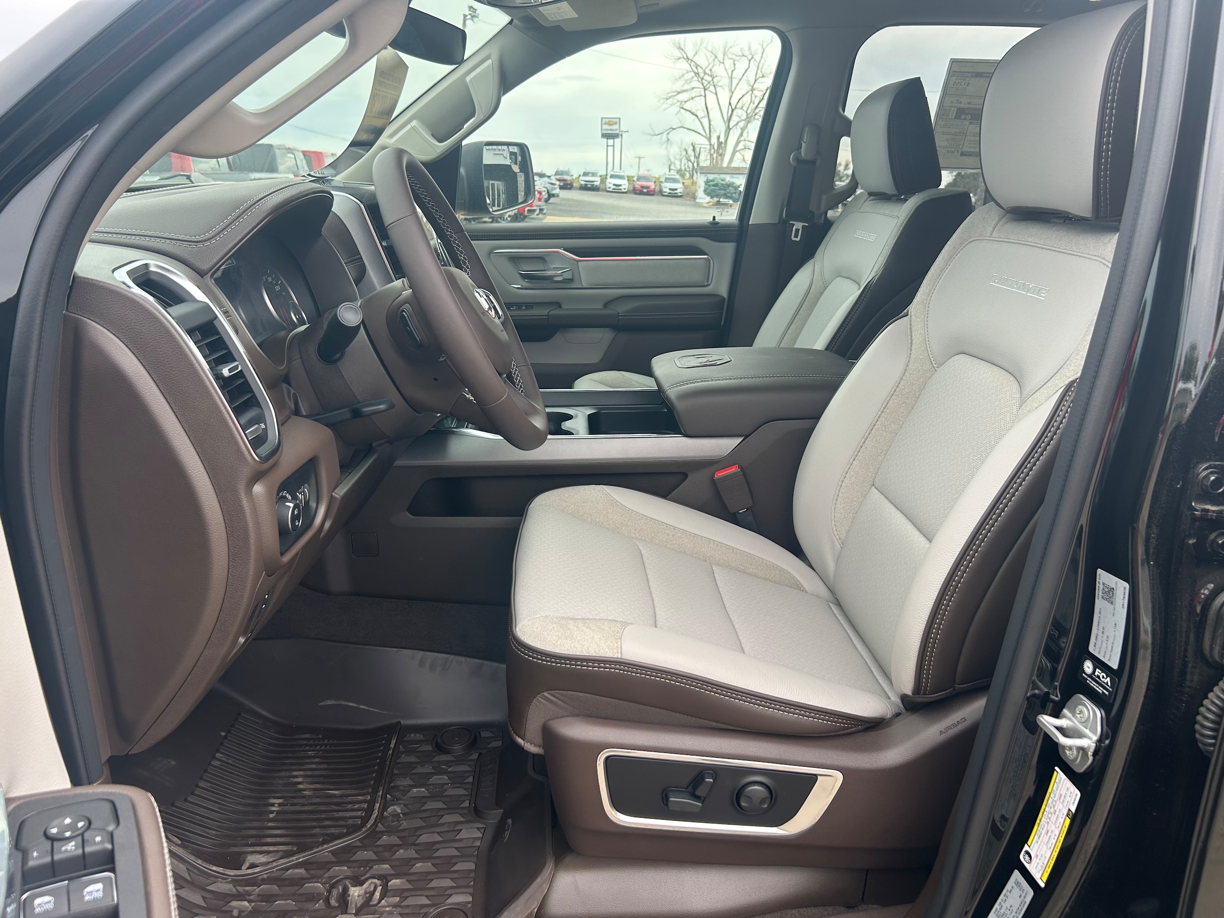 2026 Ram 1500 LARAMIE CREW CAB 4X4 5'7 BOX - Diamond Black Crystal Pearl-Coat  Paint exterior view 6