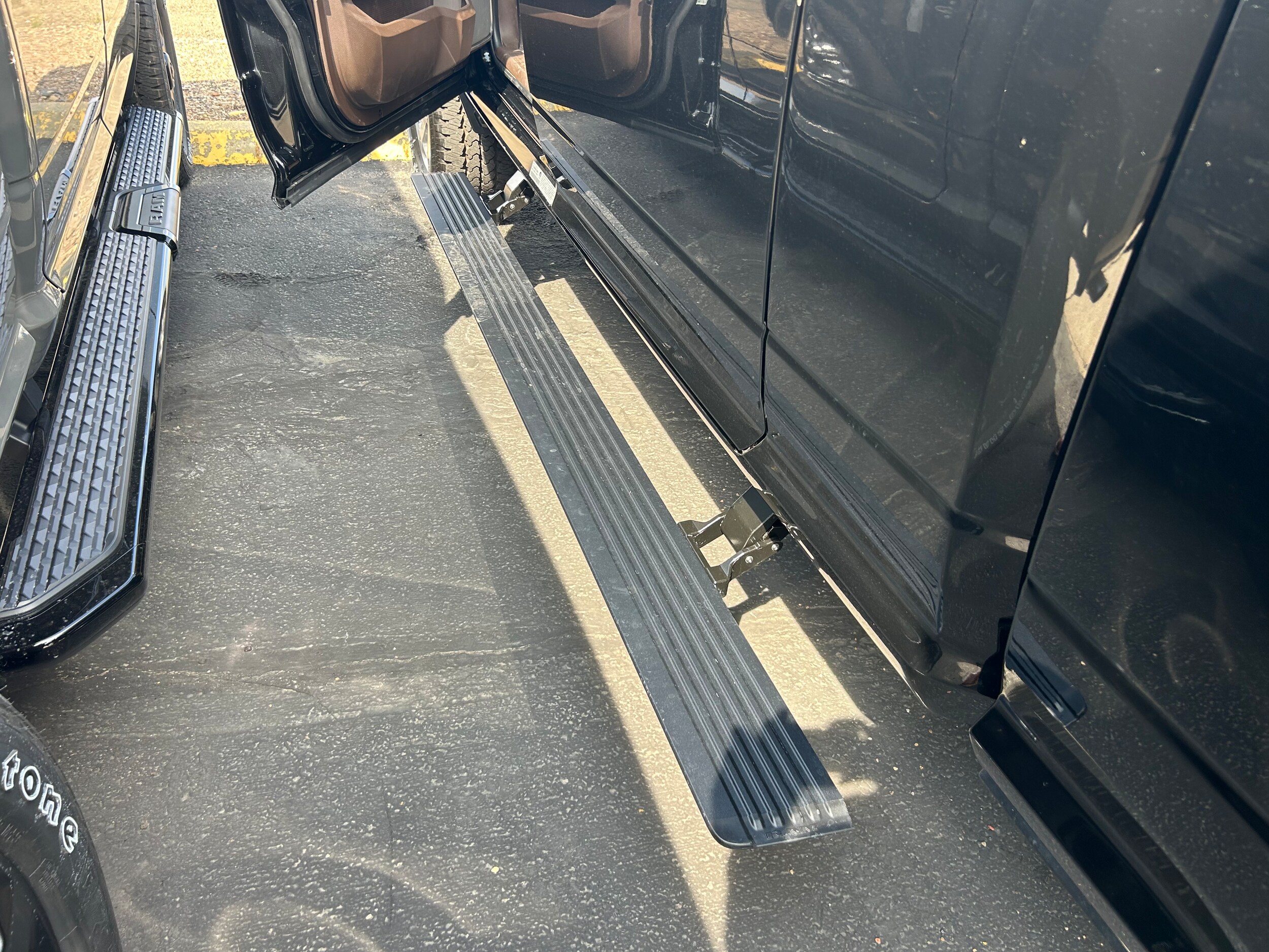 2026 Ram 2500 LARAMIE MEGA CAB 4X4 6'4 BOX - Diamond Black Crystal Pearl-Coat  Paint exterior view 12