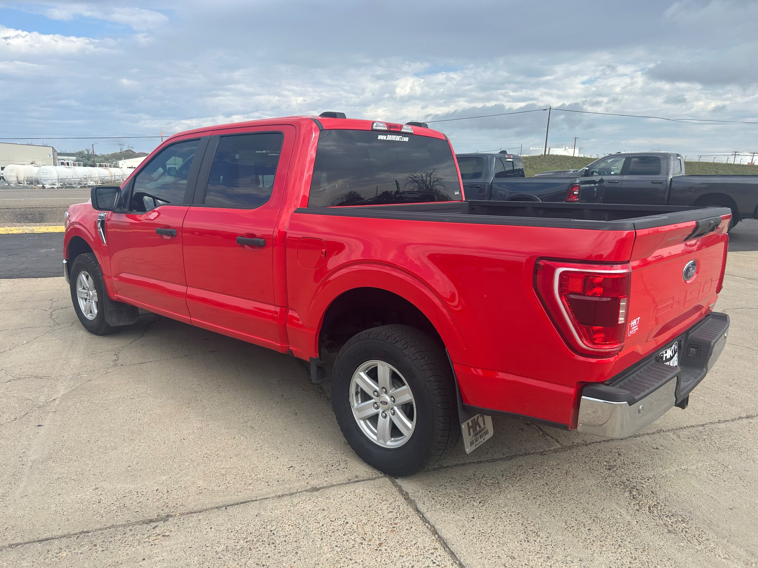2022 Ford F-150 XLT - Red exterior view 7