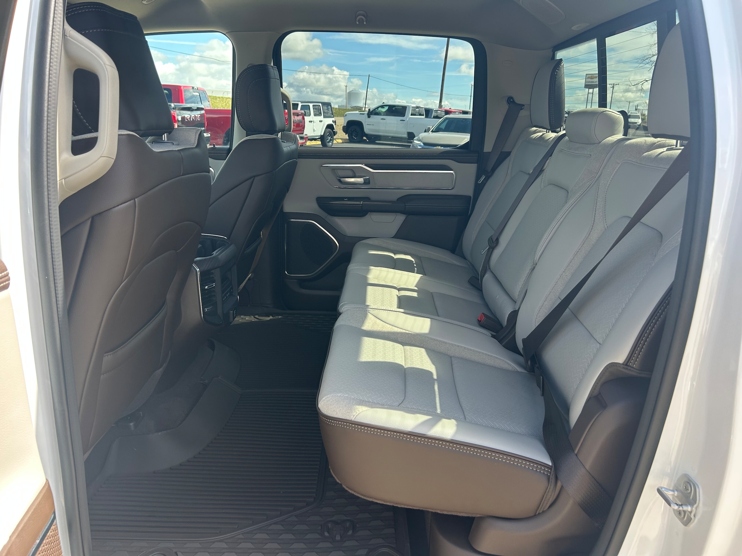 2026 Ram 1500 LARAMIE CREW CAB 4X4 5'7 BOX - Ivory White Tri-Coat Pearl-Coat  Paint exterior view 7
