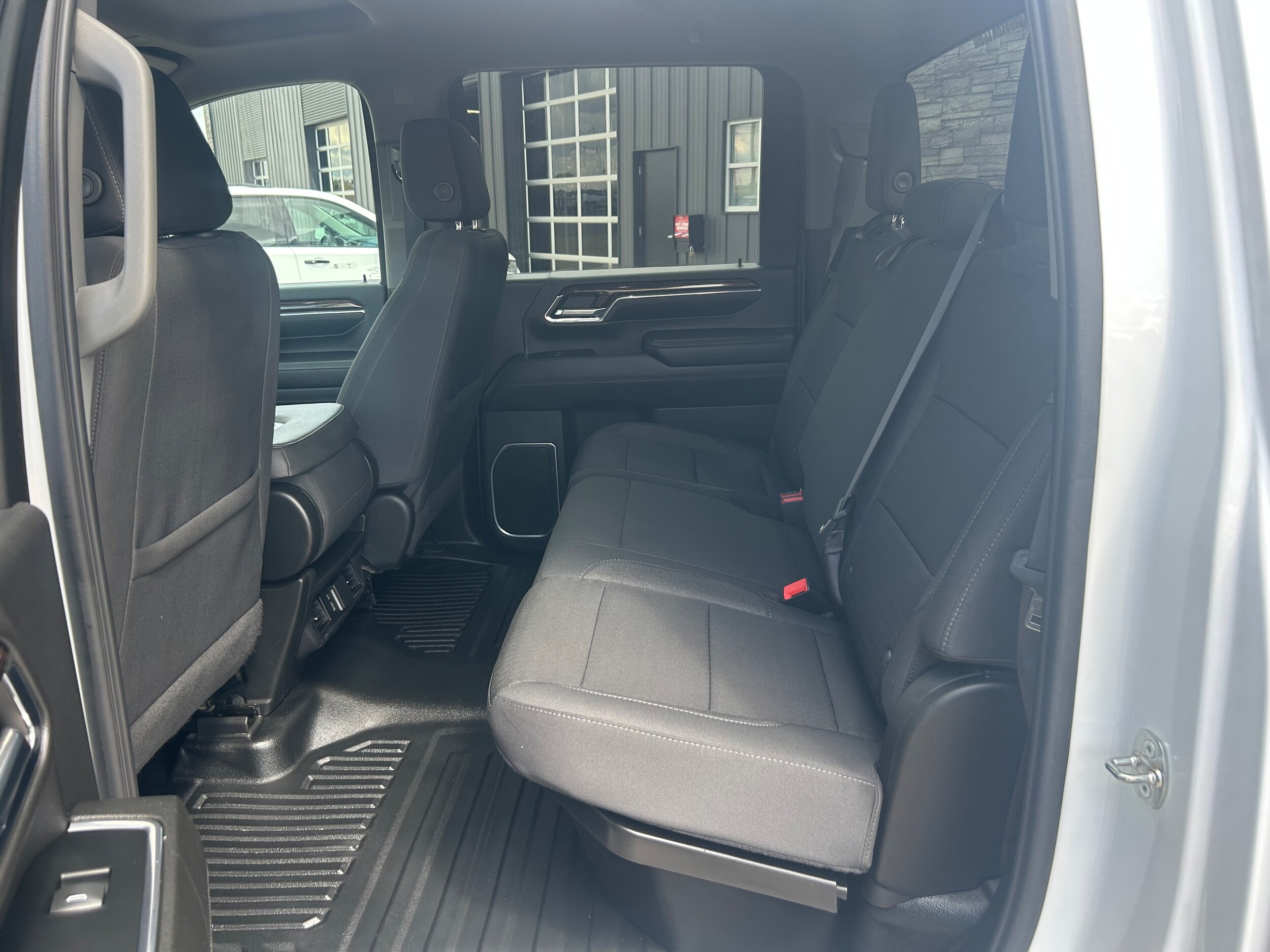 2024 GMC Sierra 2500HD SLE - White exterior view 8