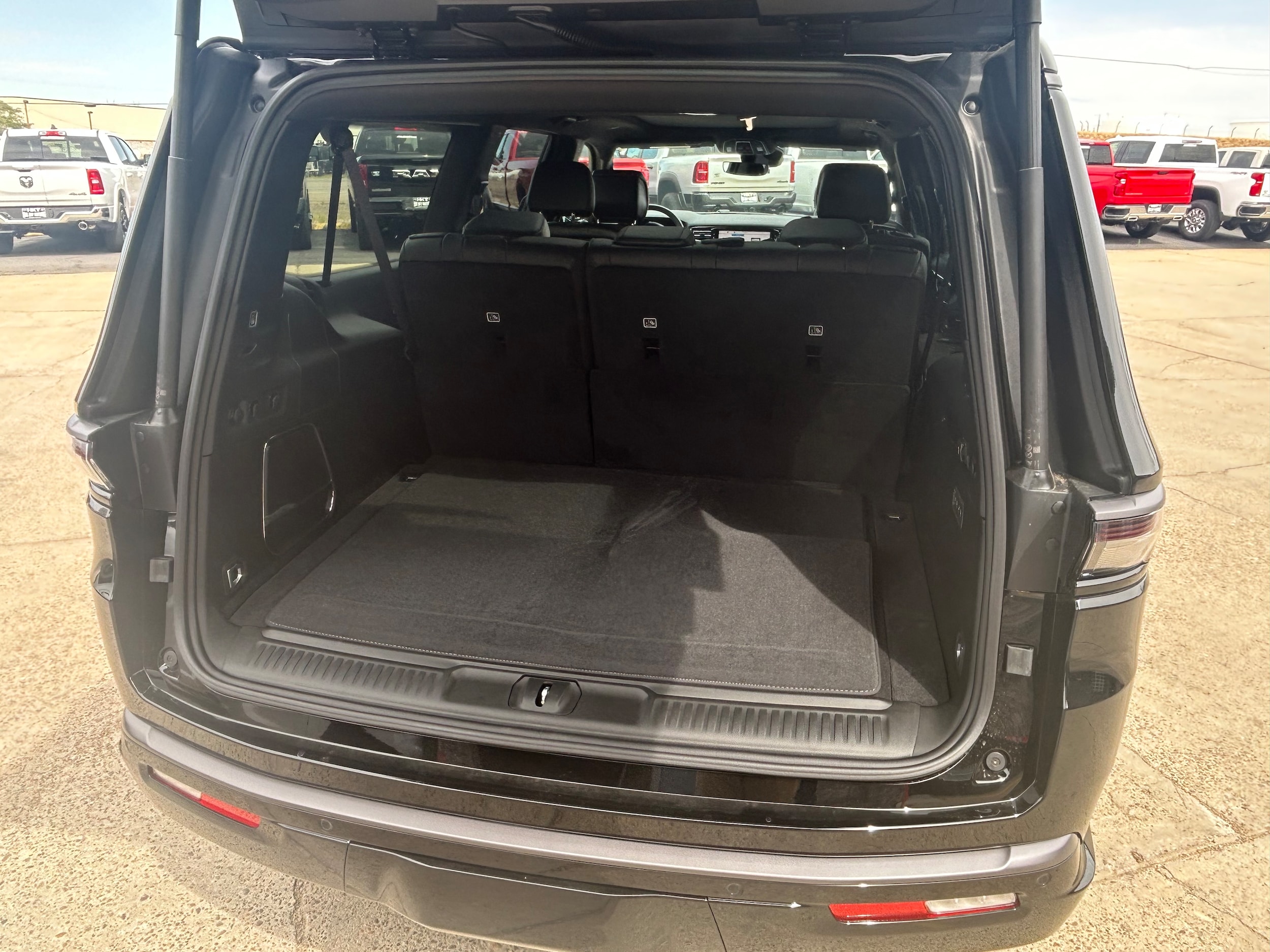 2026 Jeep Grand Wagoneer L LIMITED ALTITUDE 4X4 - High Gloss Black exterior view 5