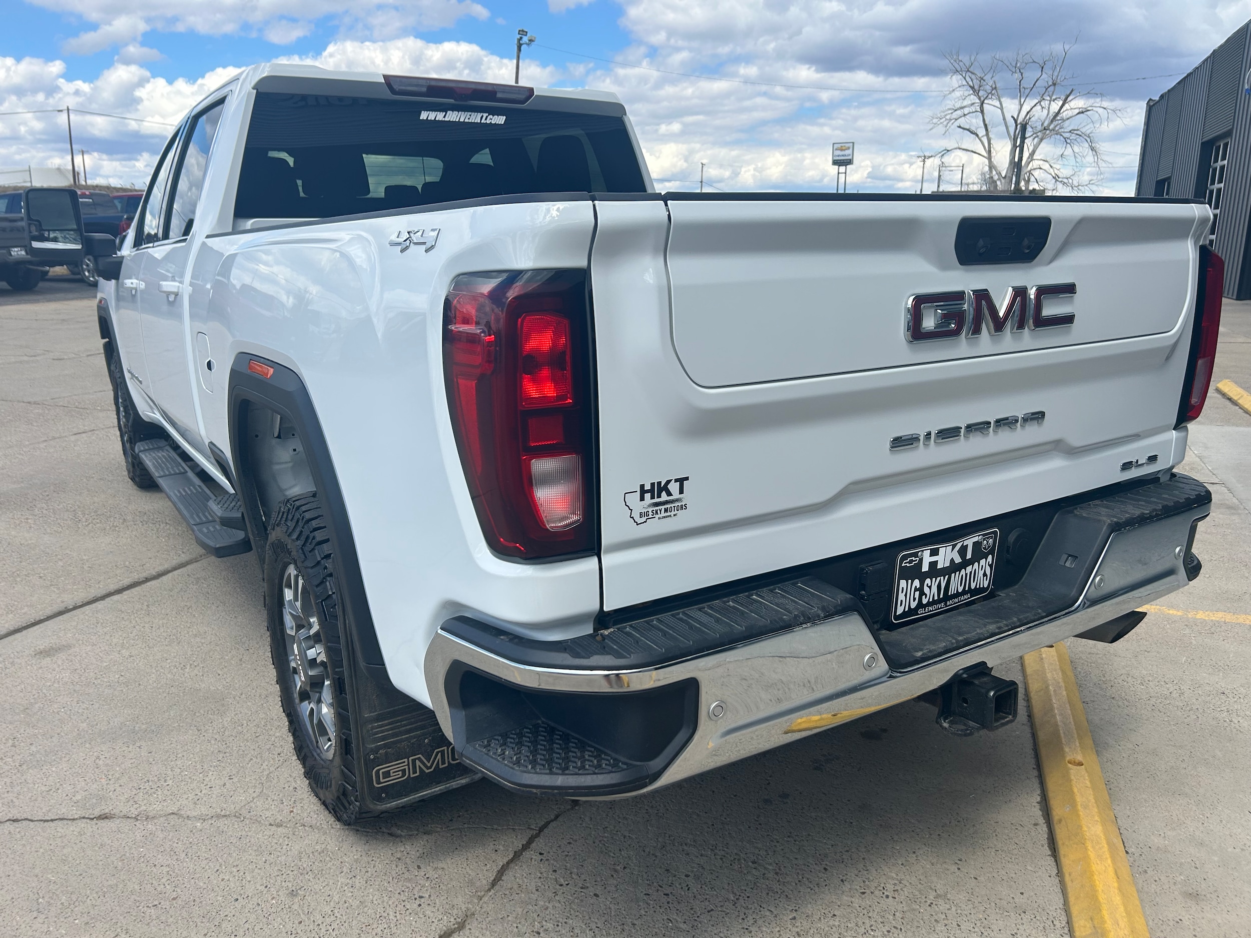 2024 GMC Sierra 2500HD SLE - White exterior view 5