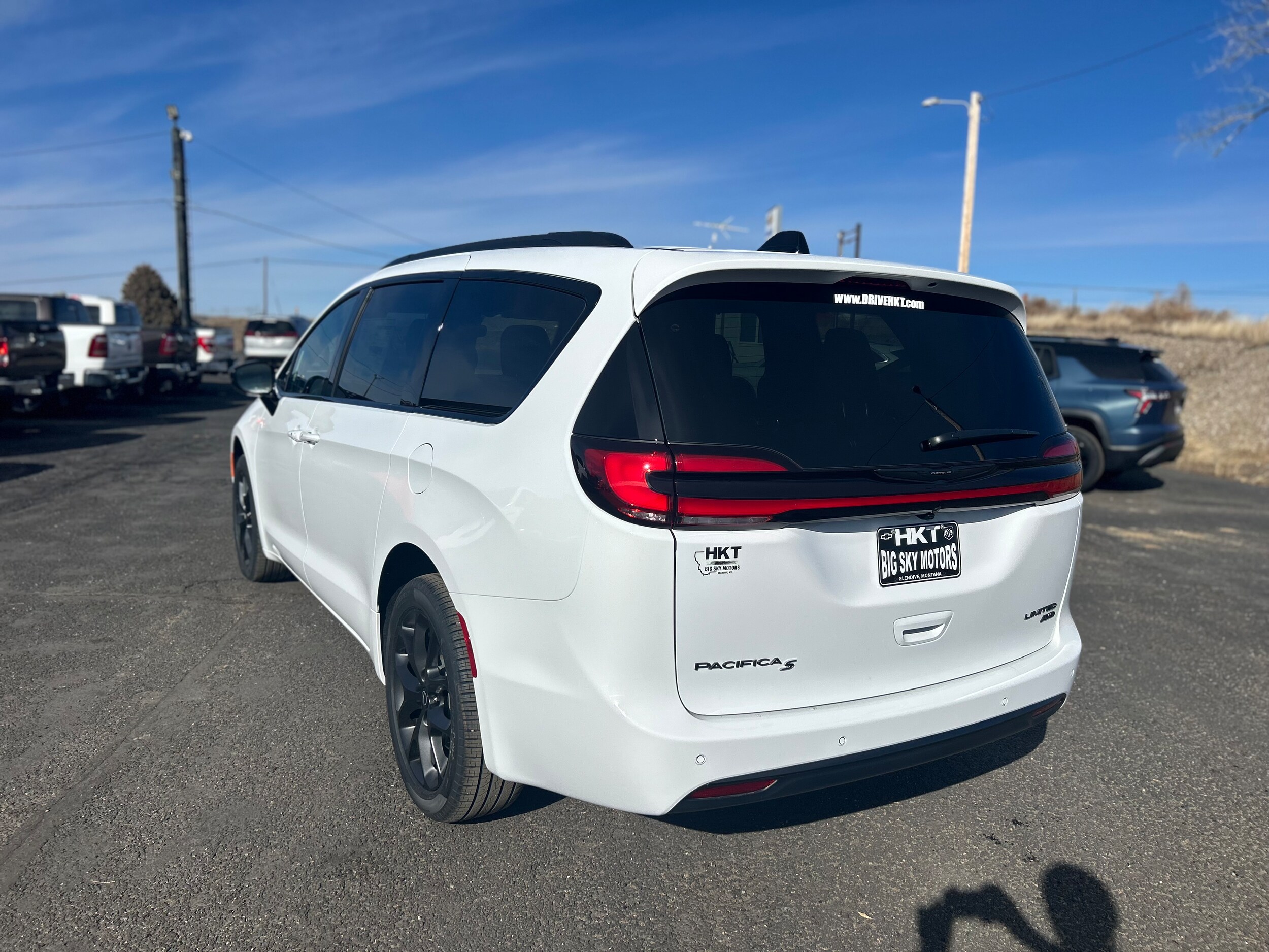 2026 Chrysler Pacifica LIMITED AWD - Bright White Clear-Coat Paint exterior view 5