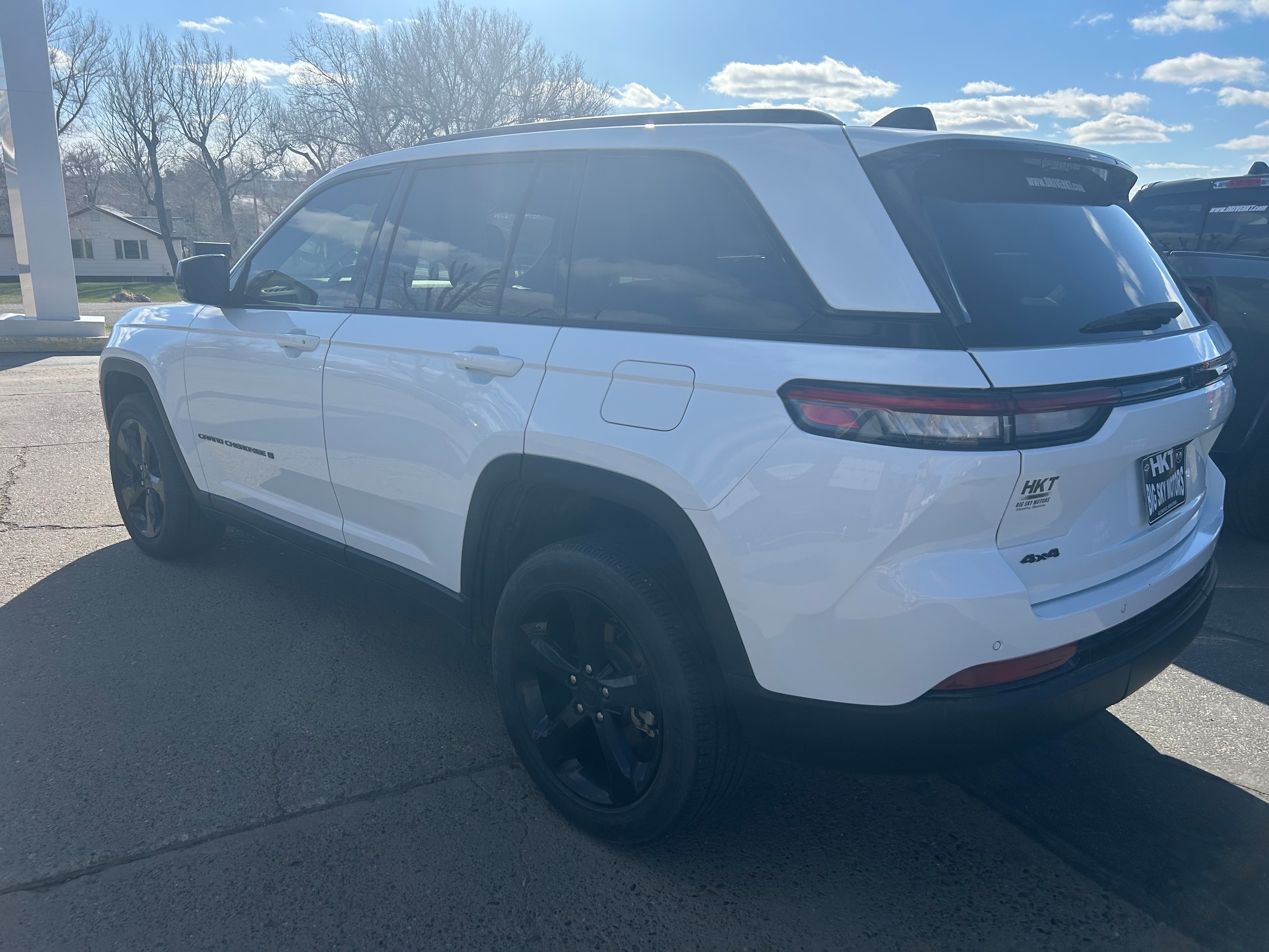 2022 Jeep Grand Cherokee Altitude - Bright White Clearcoat exterior view 4