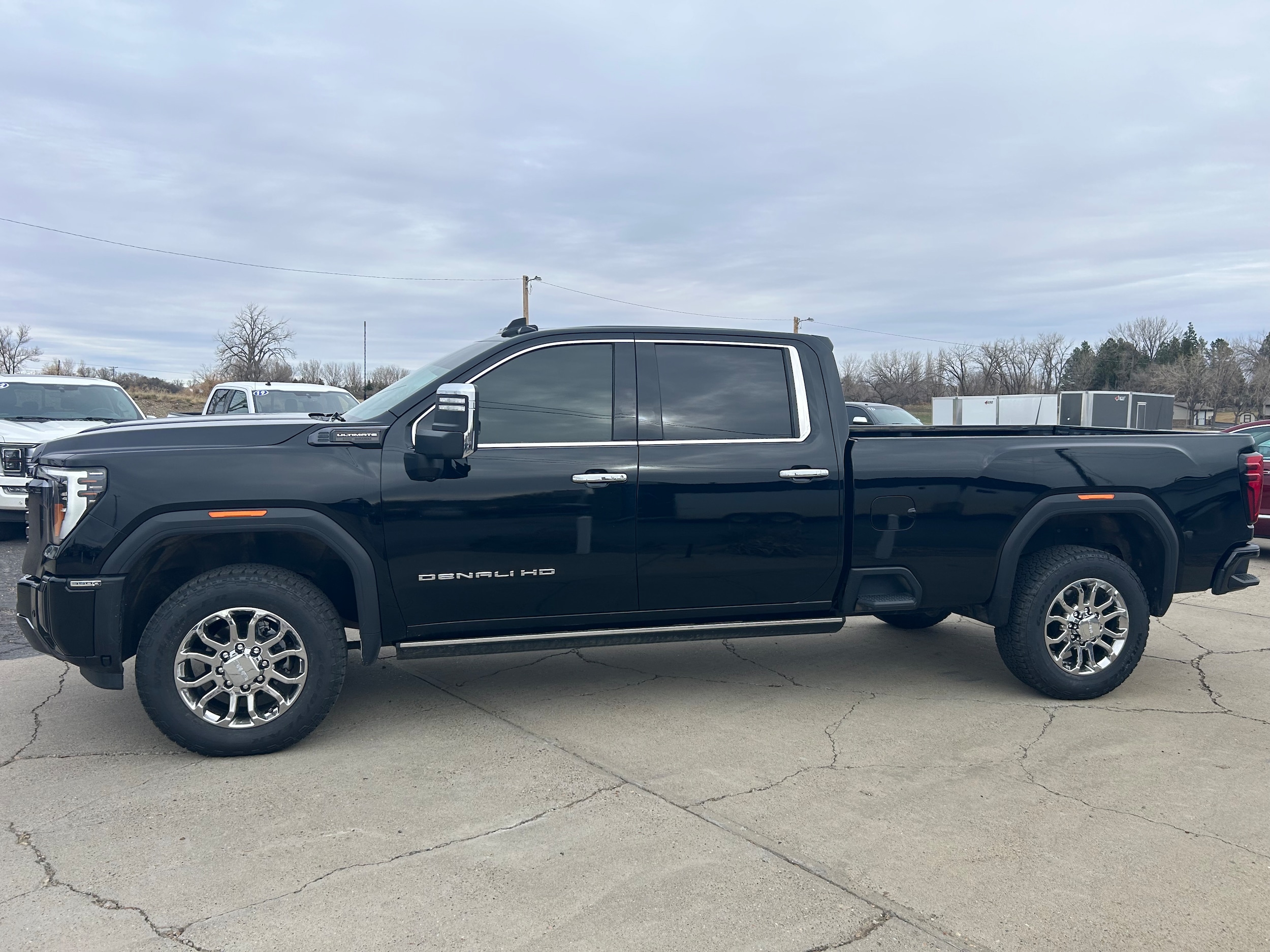 2024 GMC Sierra 3500HD Denali Ultimate - Onyx Black exterior view 3