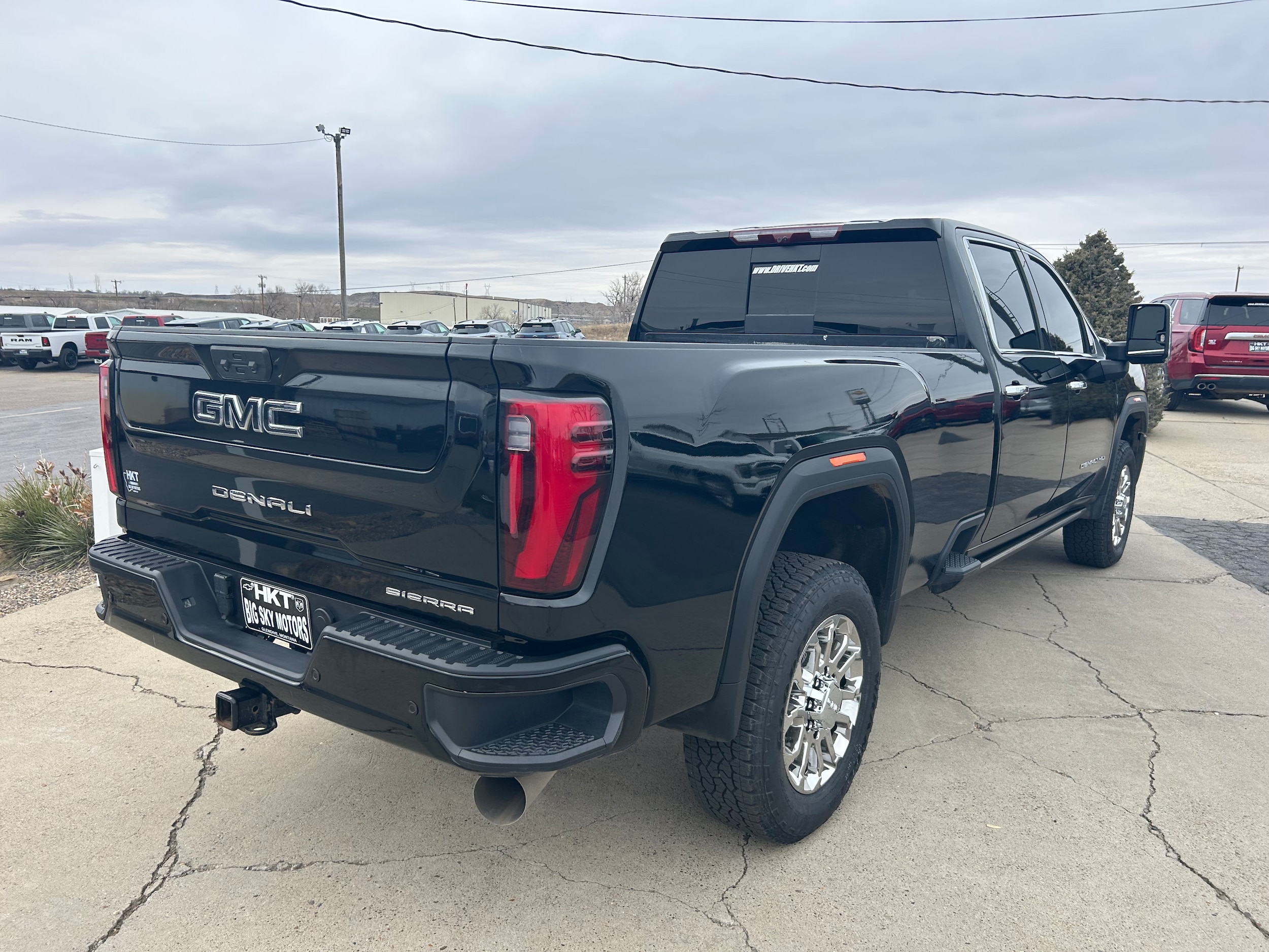 2024 GMC Sierra 3500HD Denali Ultimate - Onyx Black exterior view 5