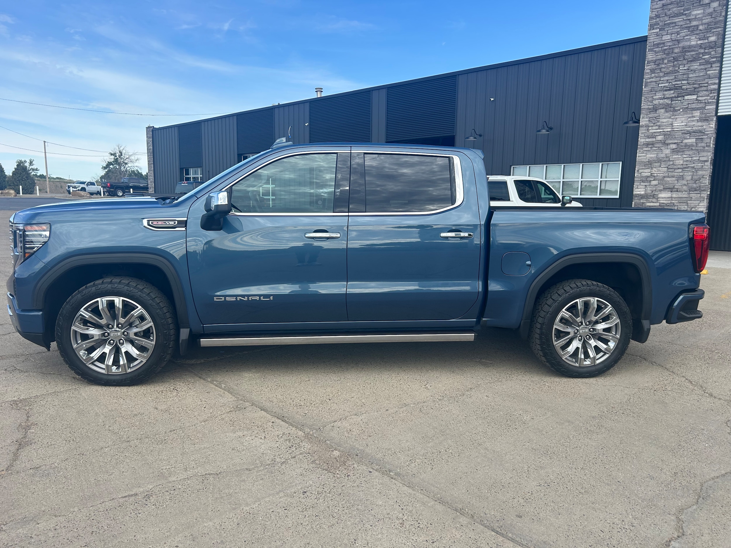 2025 GMC Sierra 1500 Denali - Blue exterior view 3