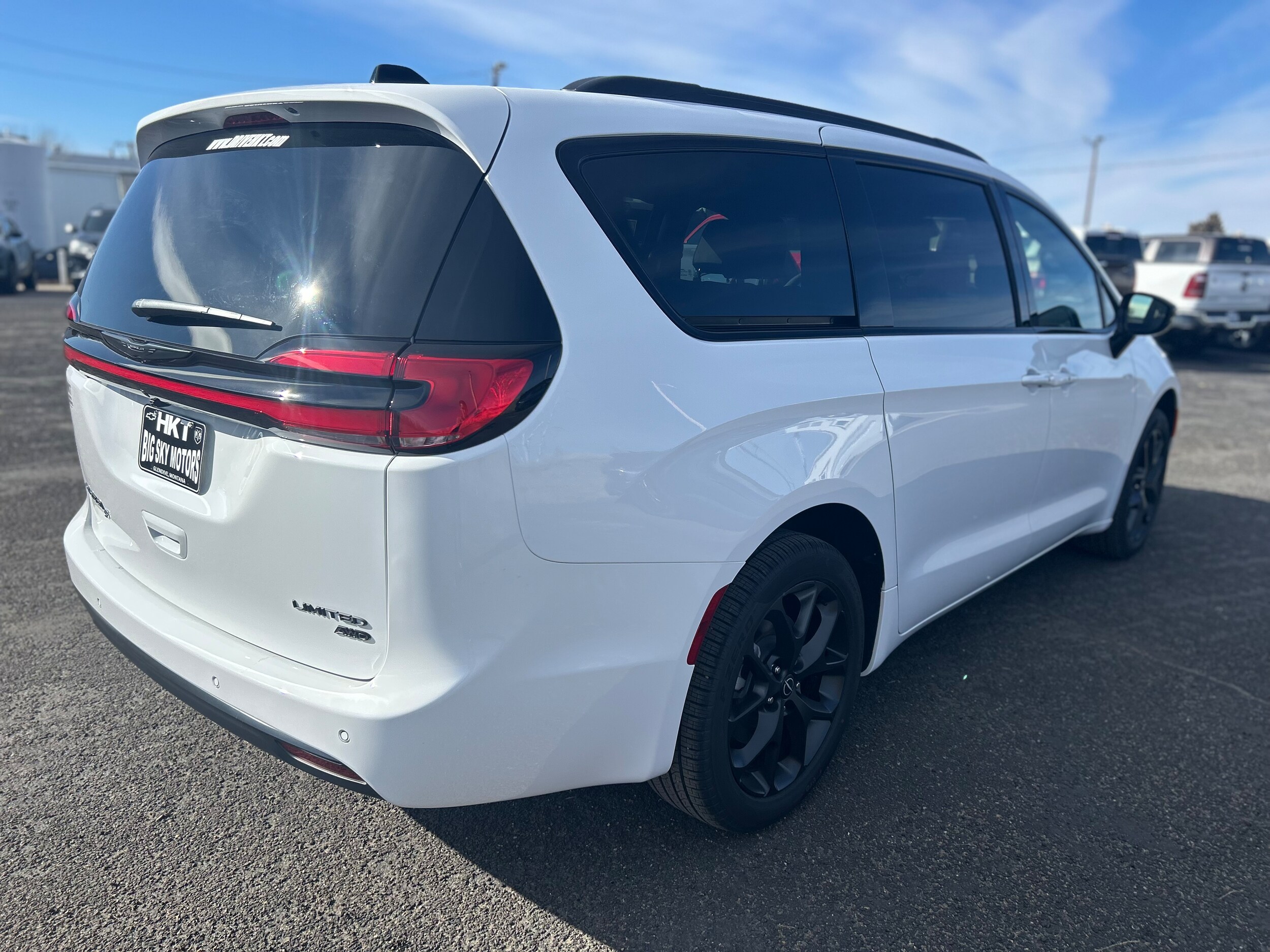 2026 Chrysler Pacifica LIMITED AWD - Bright White Clear-Coat Paint exterior view 6
