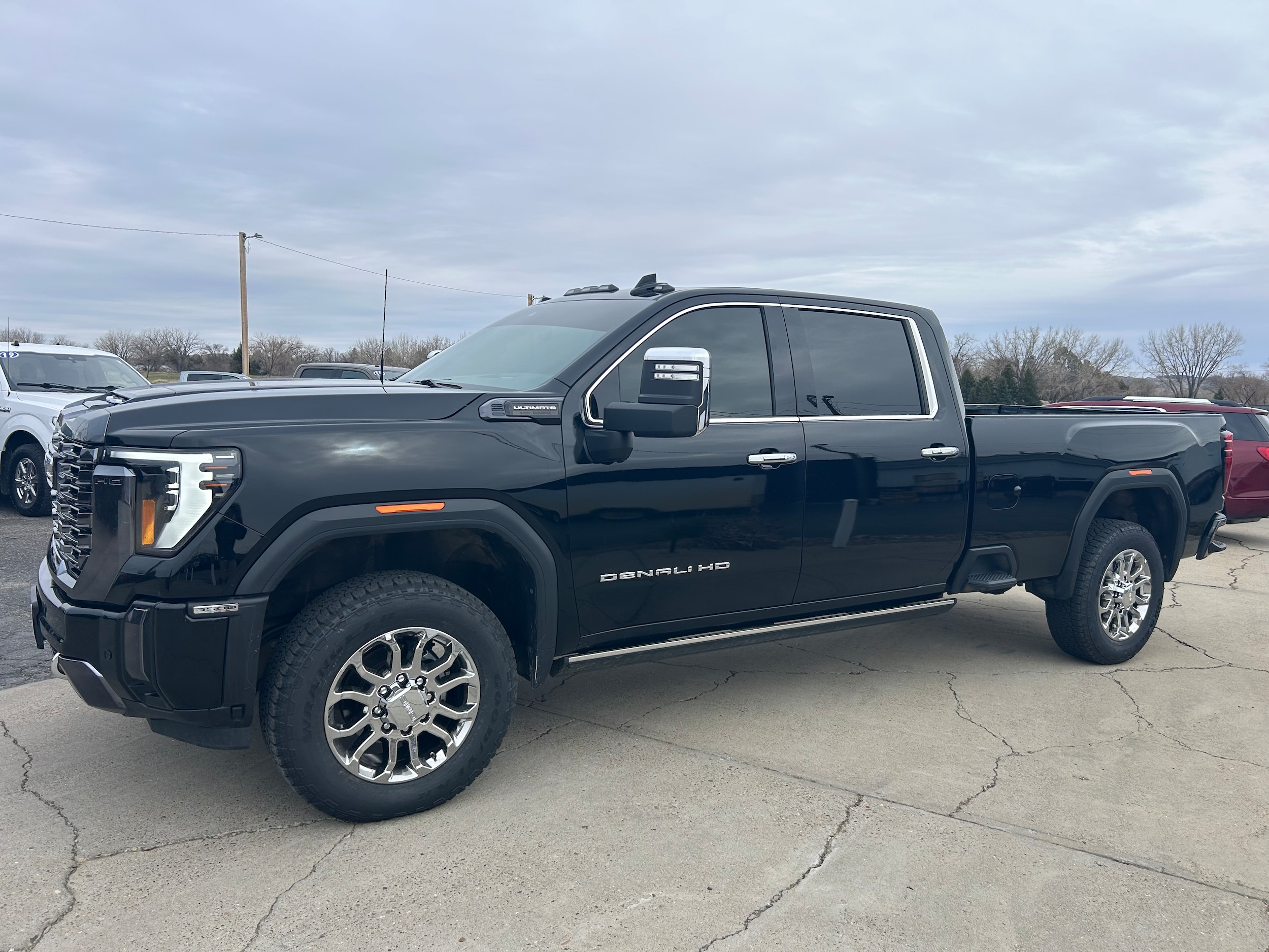 2024 GMC Sierra 3500HD Denali Ultimate - Onyx Black exterior view 2