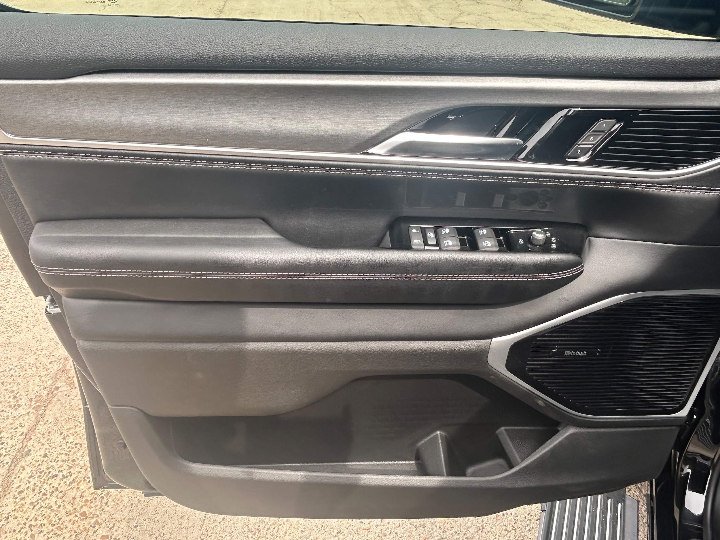2026 Jeep Grand Wagoneer L LIMITED ALTITUDE 4X4 - High Gloss Black exterior view 11