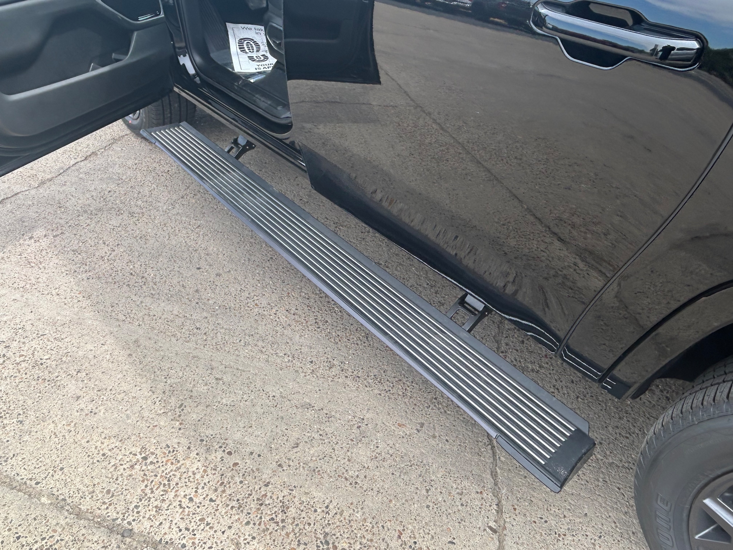 2026 Jeep Grand Wagoneer L LIMITED ALTITUDE 4X4 - High Gloss Black exterior view 9