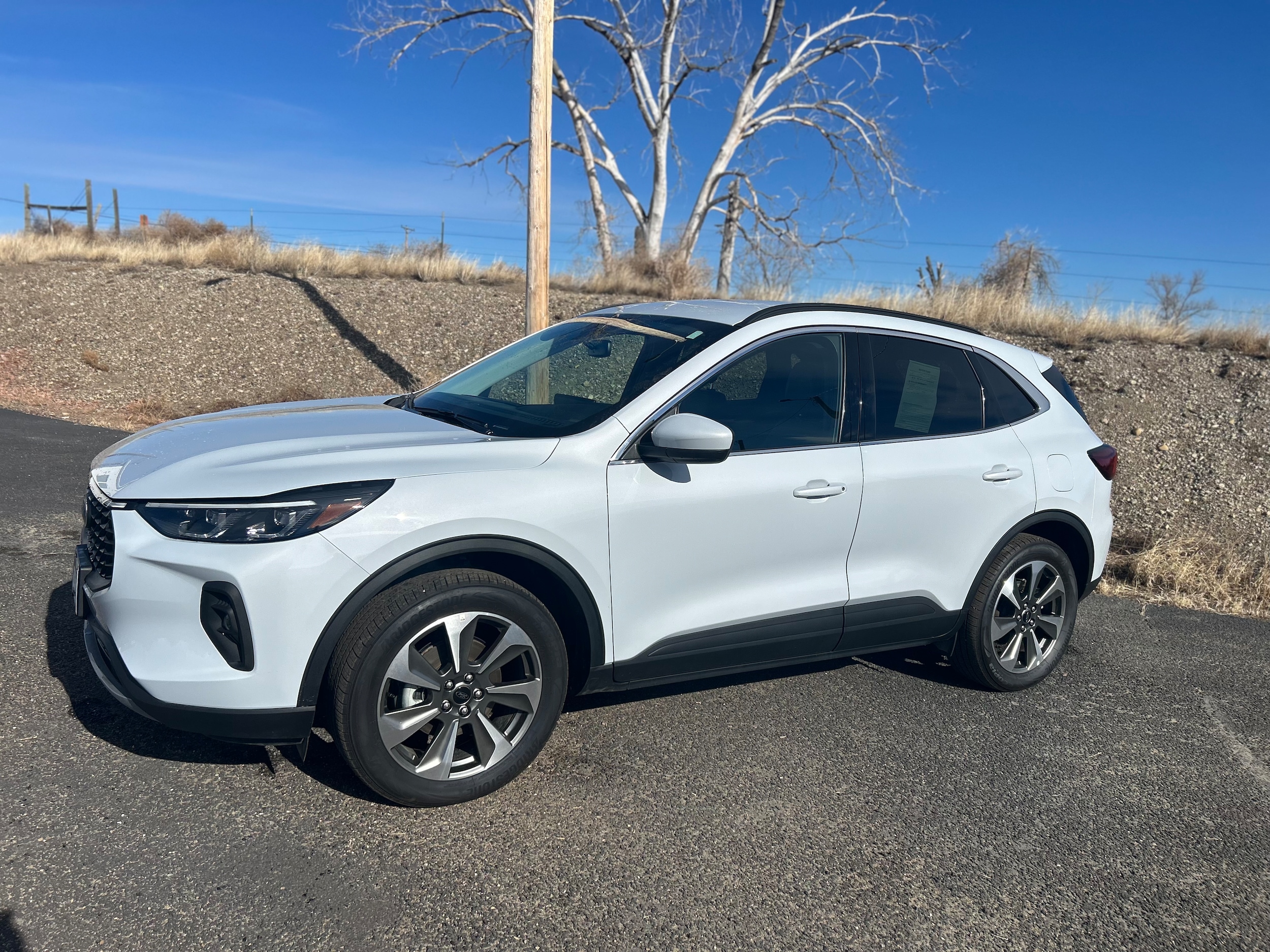 2025 Ford Escape Platinum - White exterior view 2