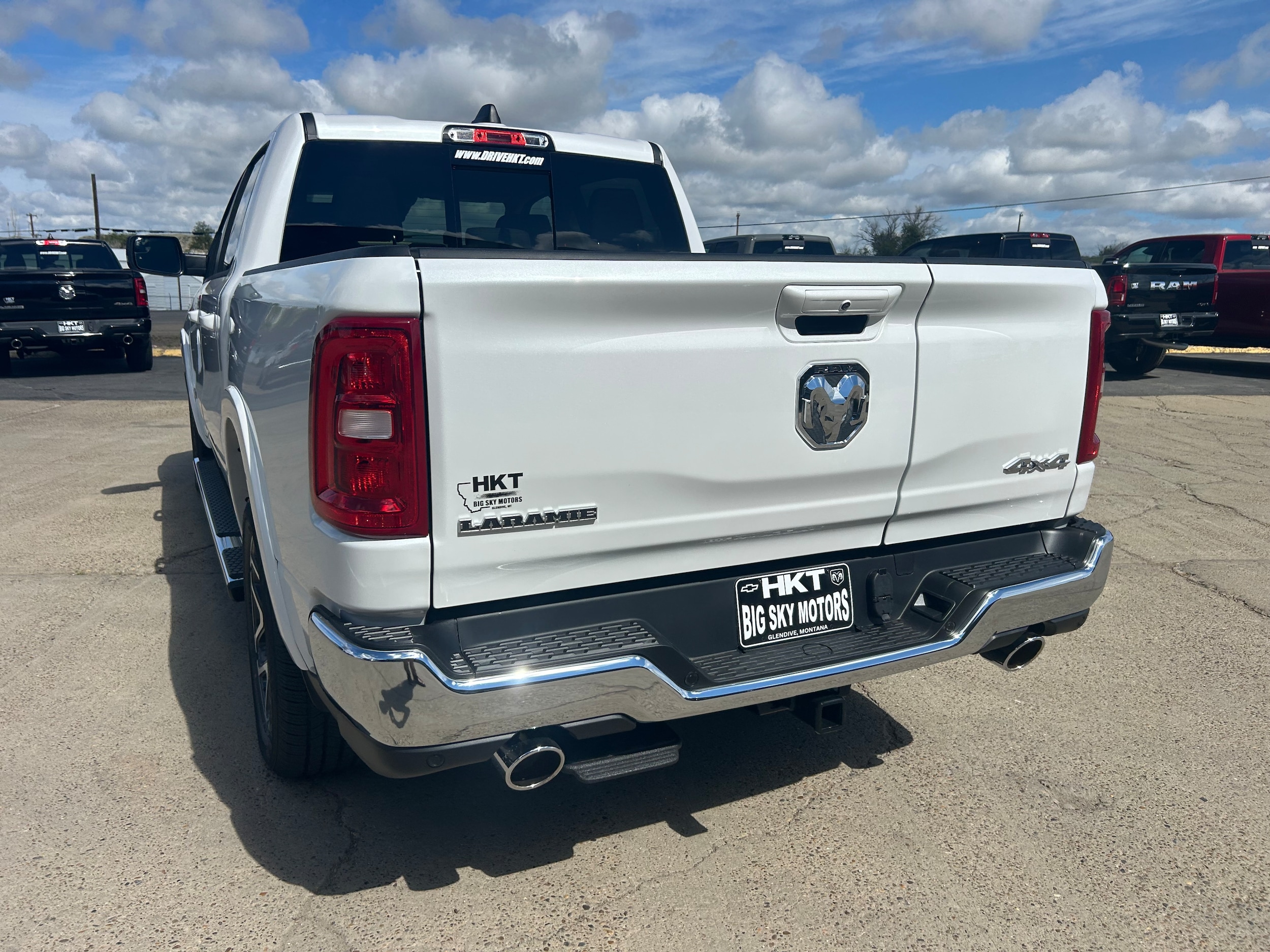 2026 Ram 1500 LARAMIE CREW CAB 4X4 5'7 BOX - Ivory White Tri-Coat Pearl-Coat  Paint exterior view 4