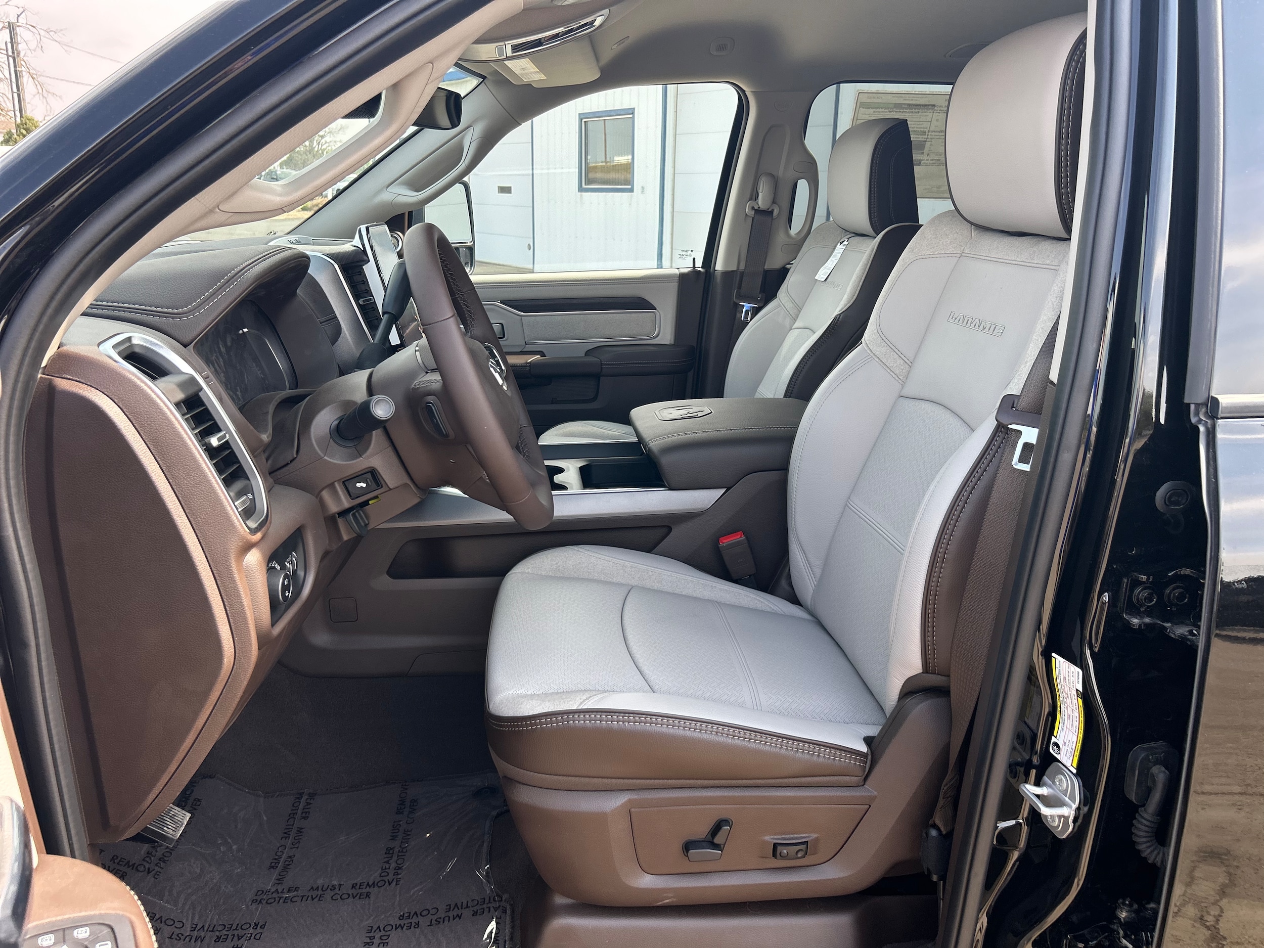 2026 Ram 2500 LARAMIE MEGA CAB 4X4 6'4 BOX - Diamond Black Crystal Pearl-Coat  Paint exterior view 8