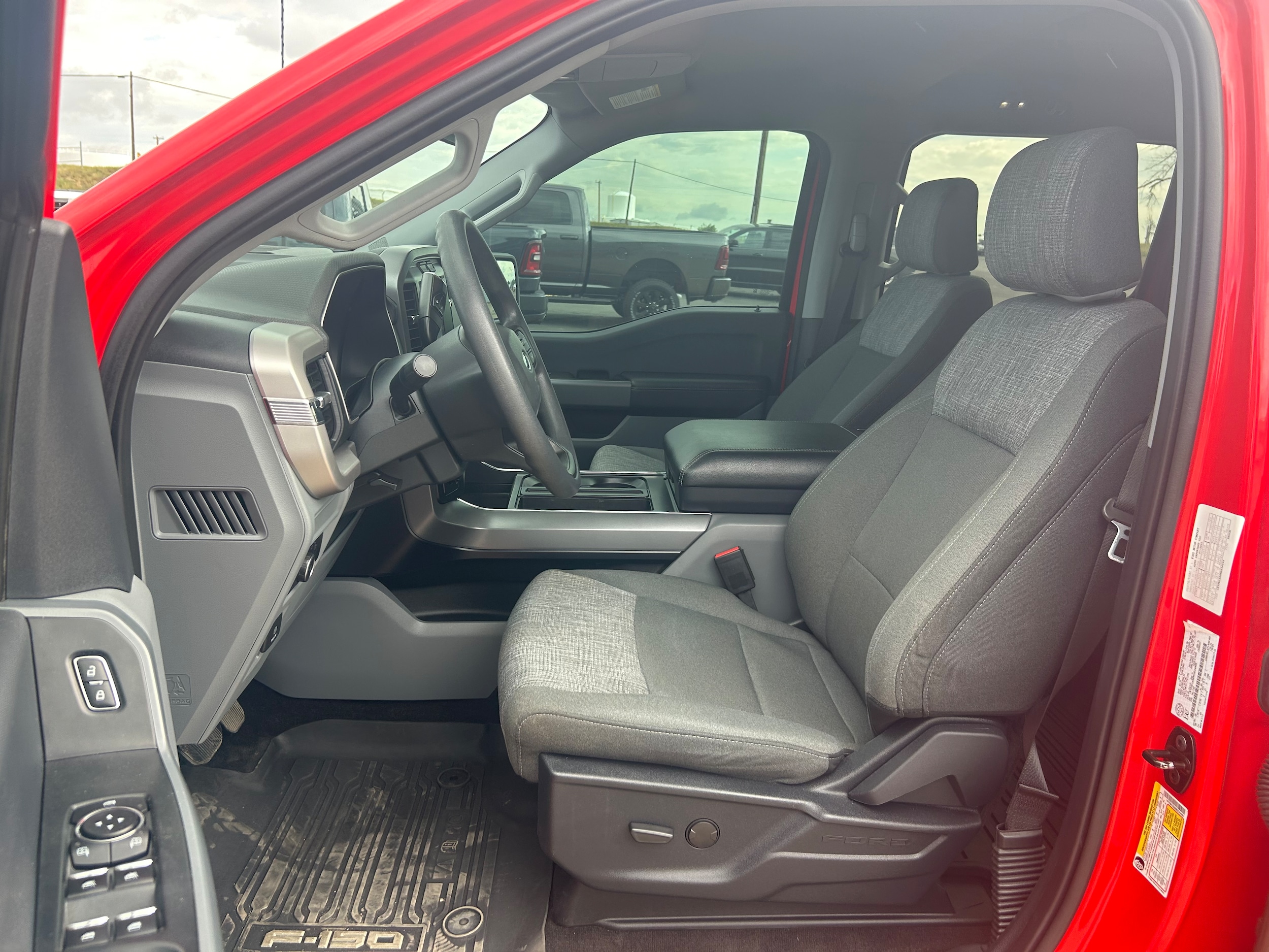 2022 Ford F-150 XLT - Red exterior view 10