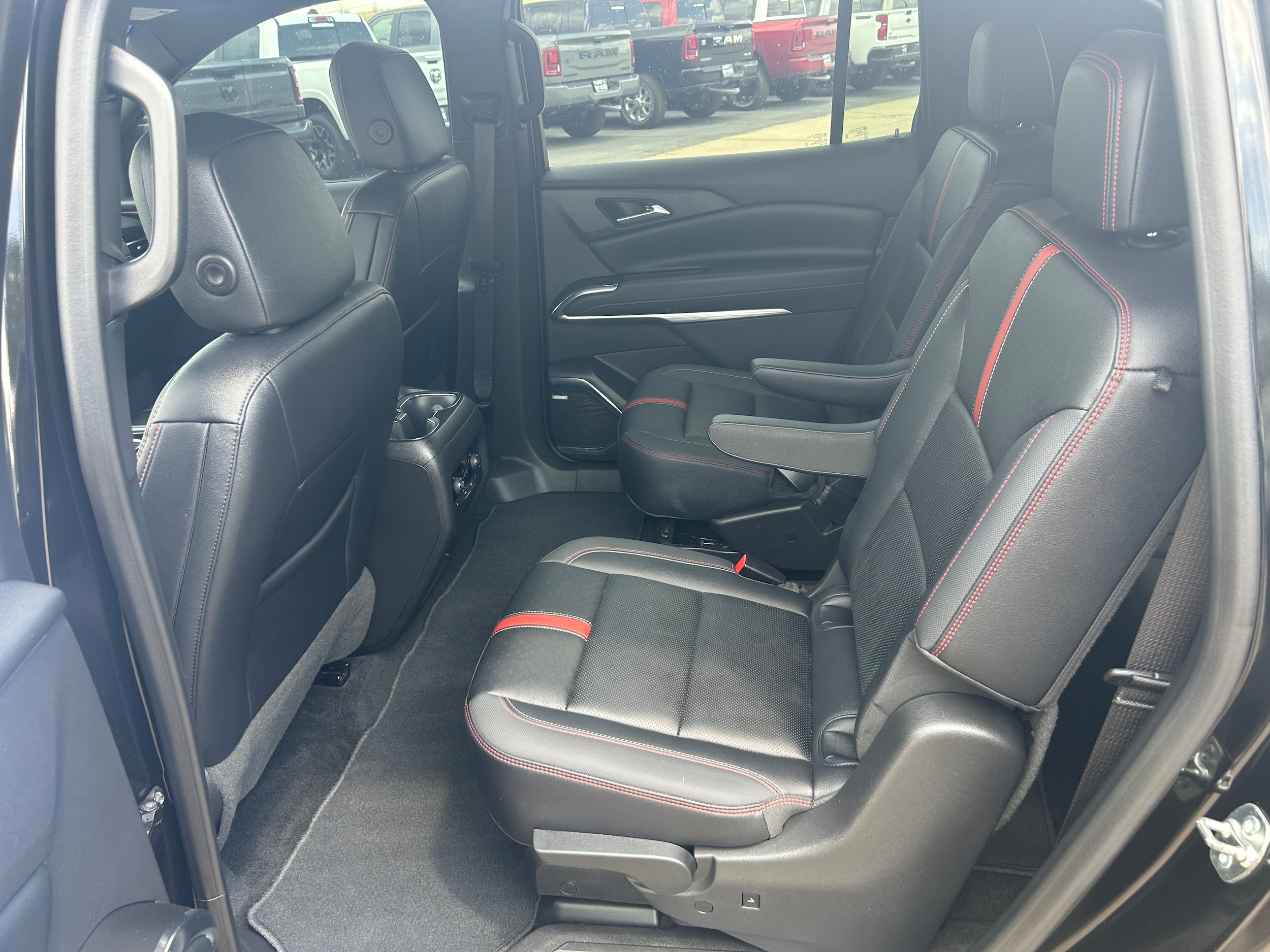 2024 Chevrolet Traverse AWD RS - Black exterior view 7