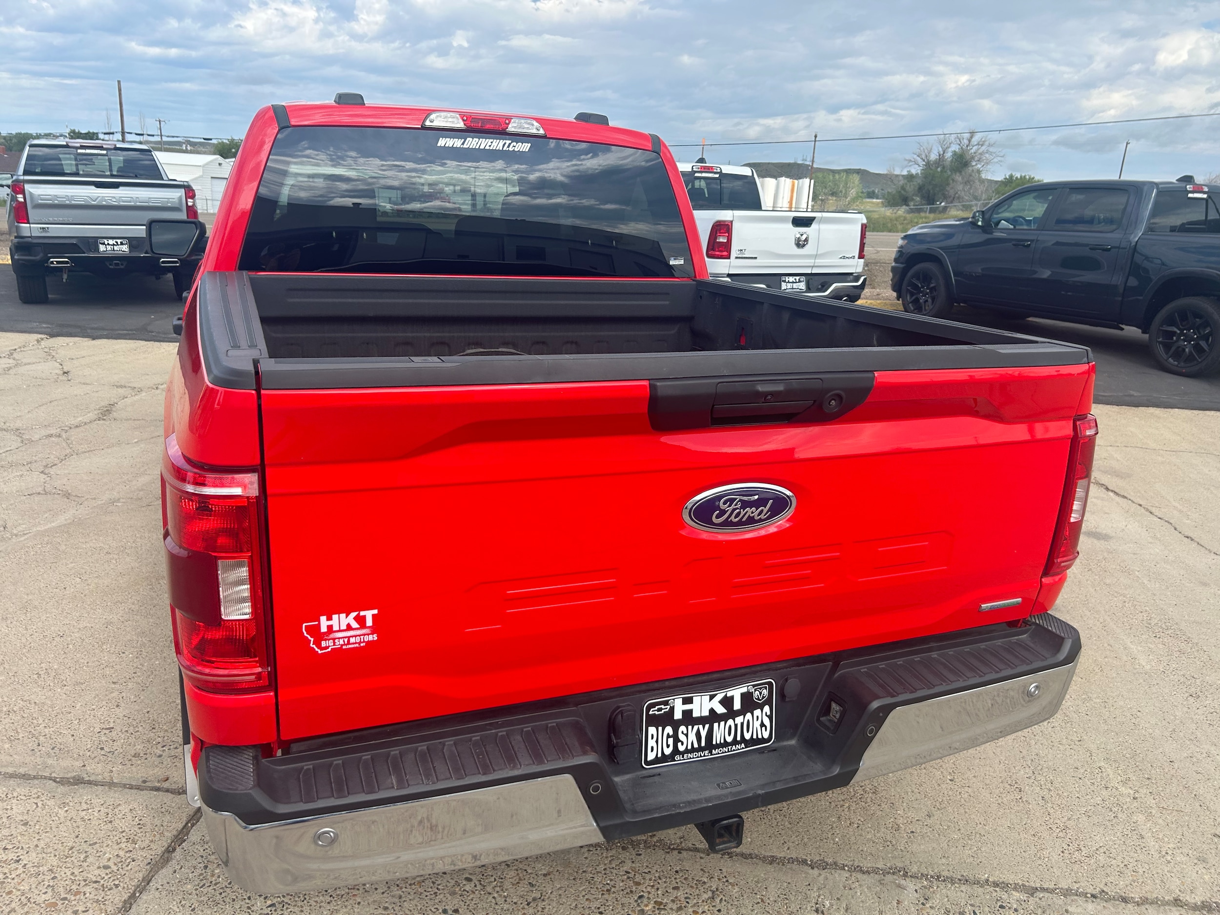 2022 Ford F-150 XLT - Red exterior view 8