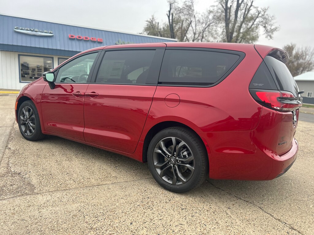New 2026 Chrysler Pacifica SELECT Passenger Van