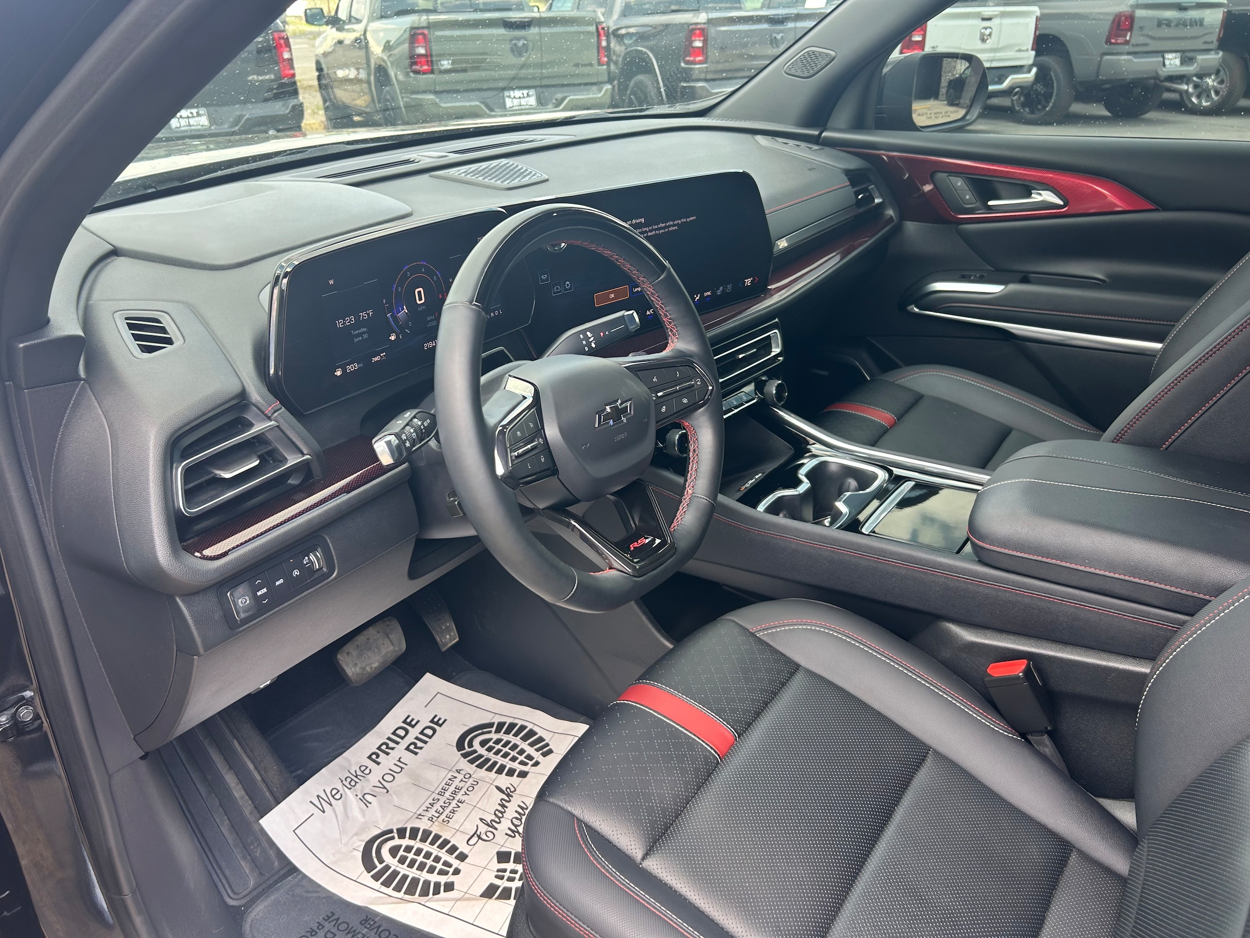 2024 Chevrolet Traverse AWD RS - Black exterior view 10