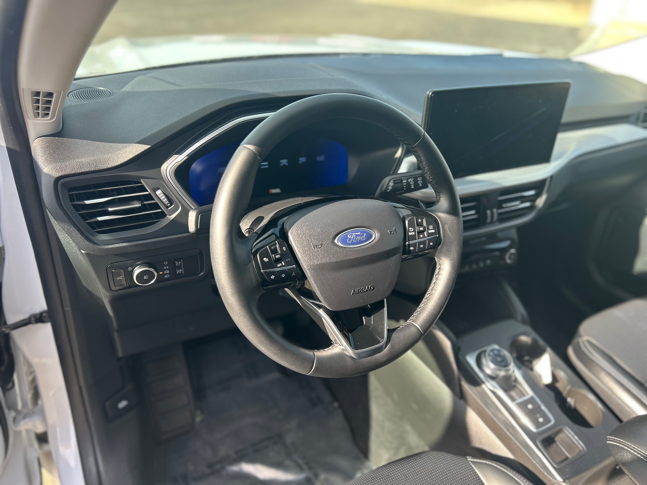2025 Ford Escape Platinum - White exterior view 7