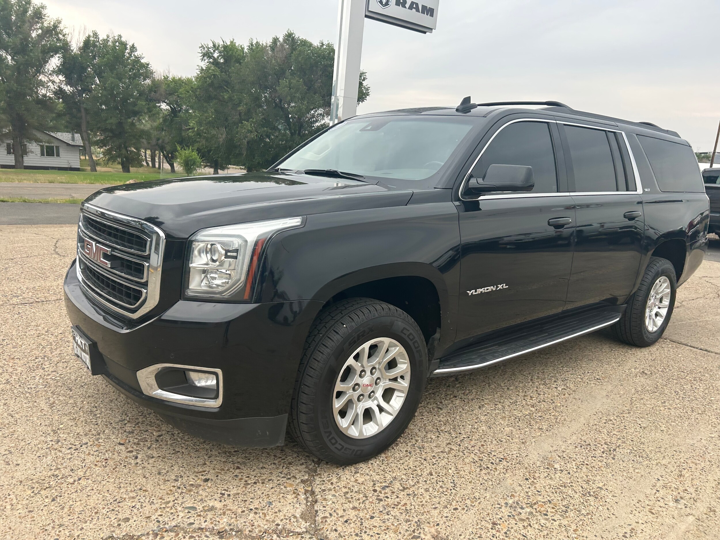 Used 2019 GMC Yukon XL SLT with VIN 1GKS2GKCXKR246205 for sale in Glendive, MT