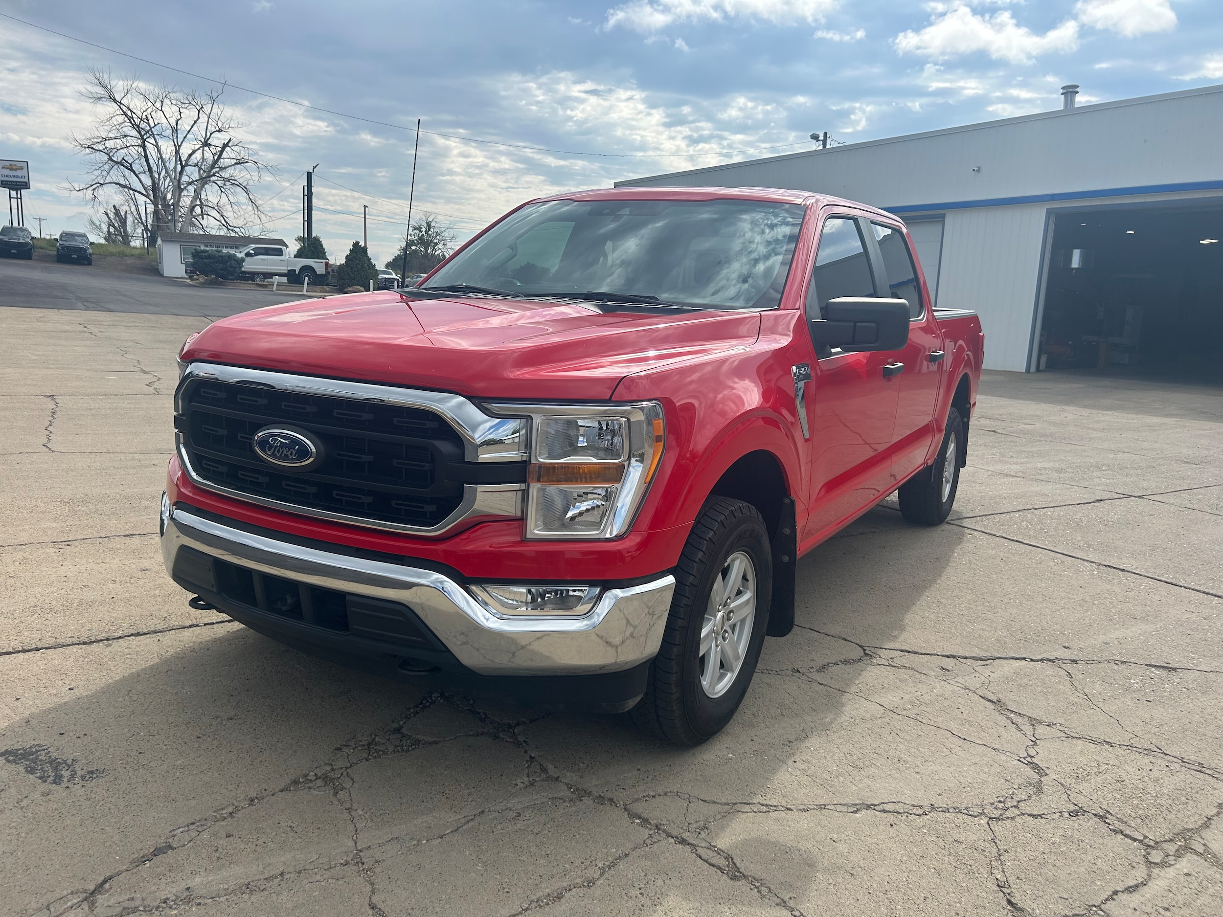 2022 Ford F-150 XLT - Red exterior view 3