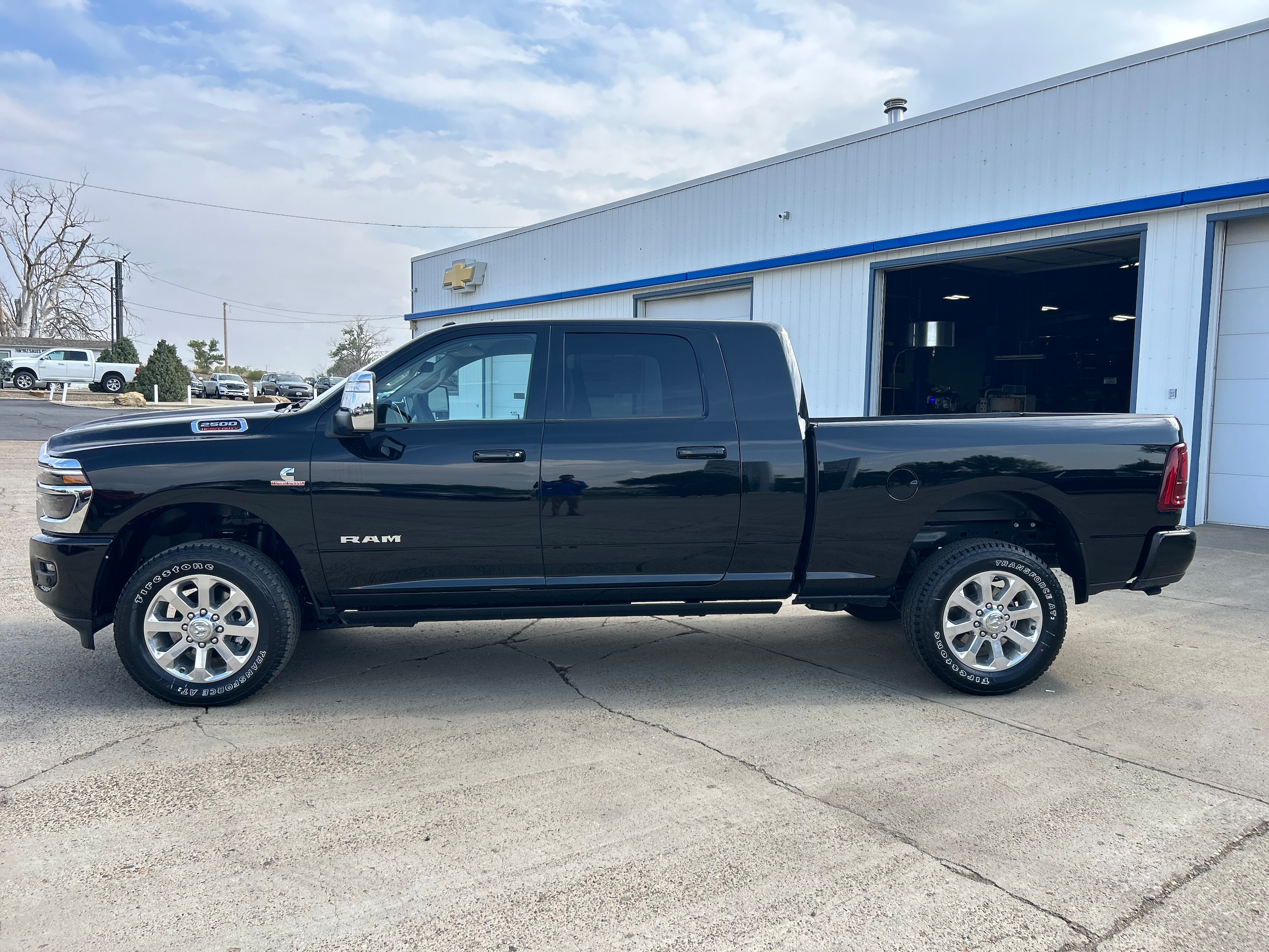 2026 Ram 2500 LARAMIE MEGA CAB 4X4 6'4 BOX - Diamond Black Crystal Pearl-Coat  Paint exterior view 4