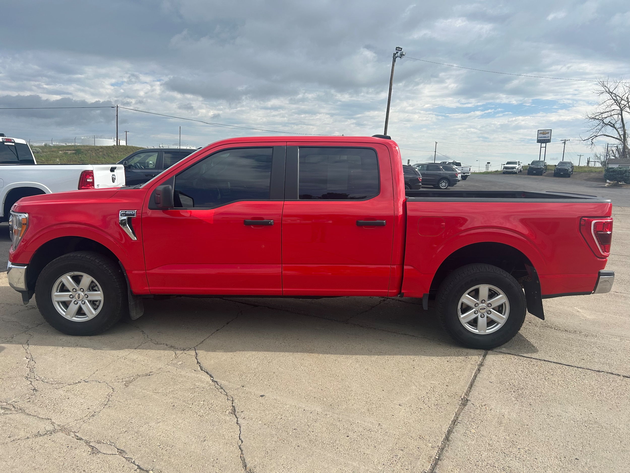 2022 Ford F-150 XLT - Red exterior view 6