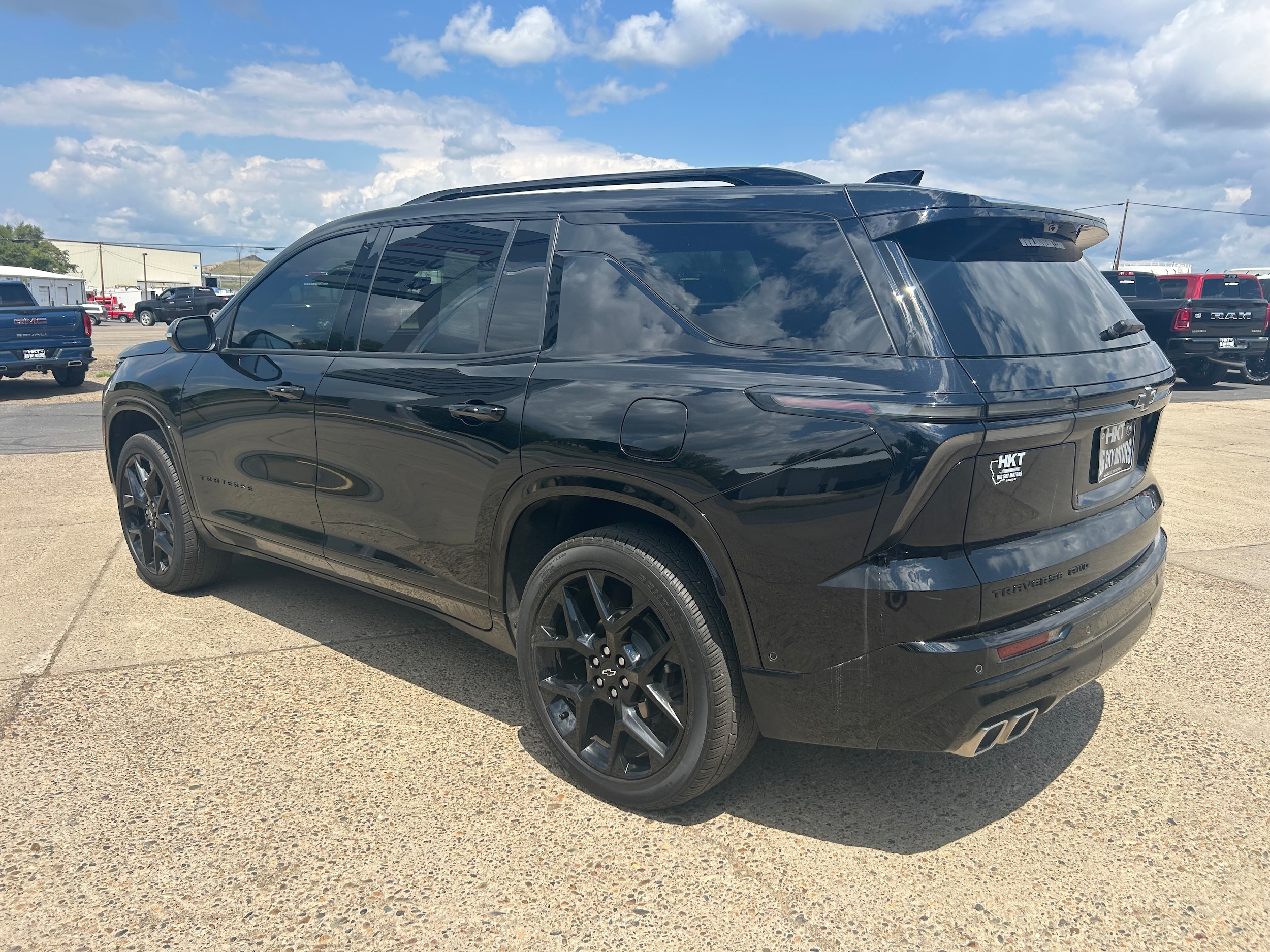 2024 Chevrolet Traverse AWD RS - Black exterior view 4